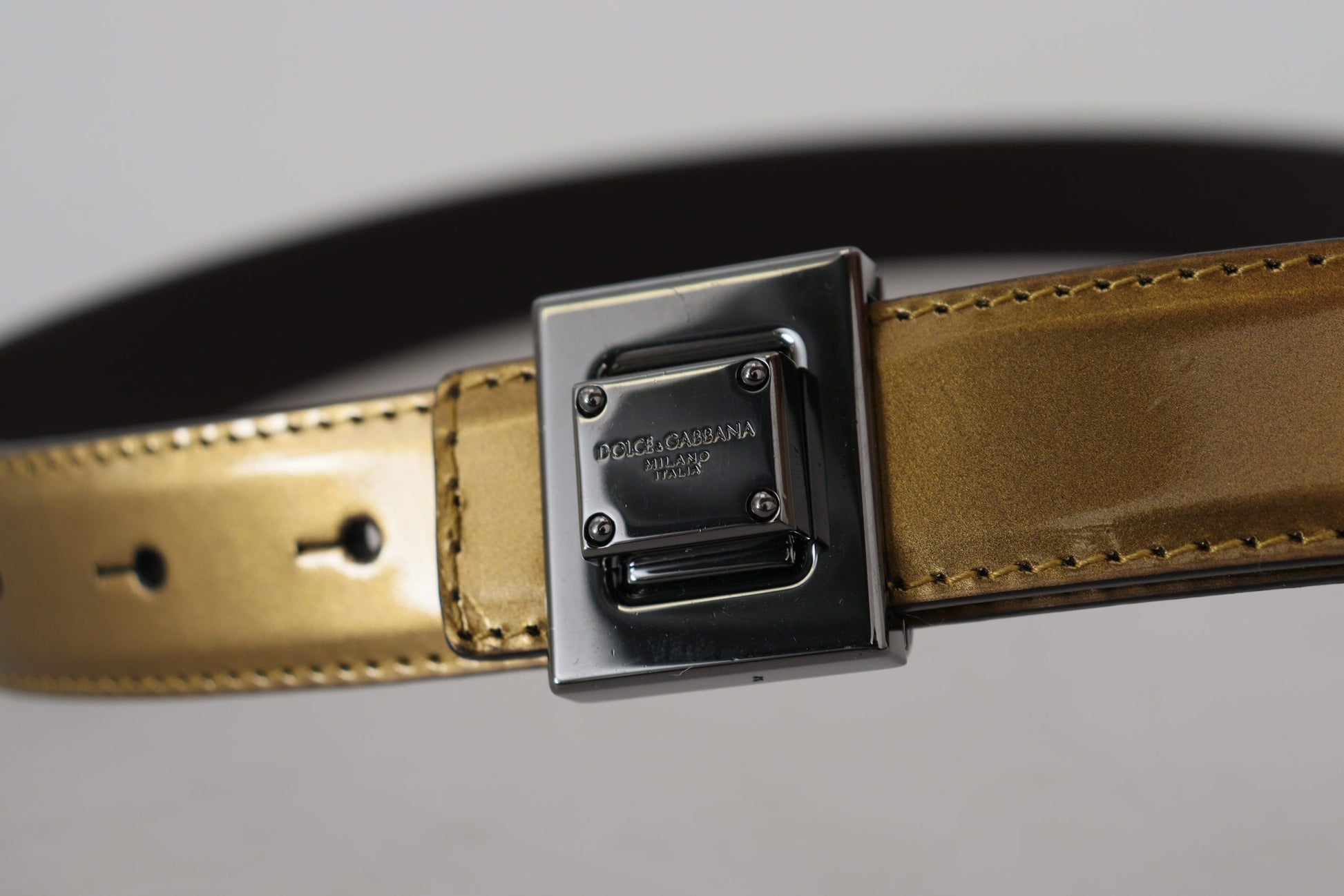 Ceinture Dolce & Gabbana en cuir doré avec boucle carrée en métal argenté