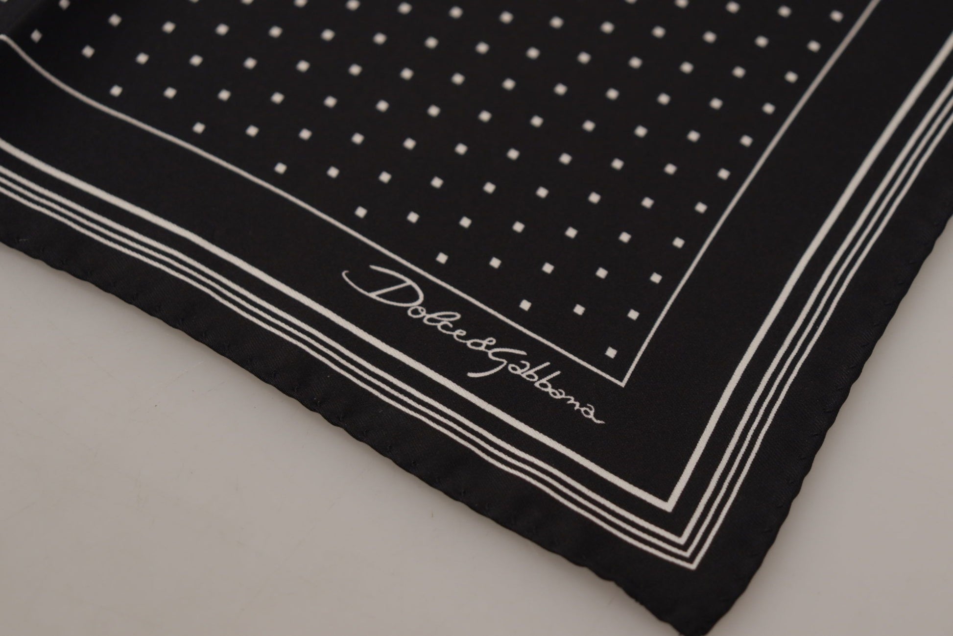 Dolce &amp; Gabbana – Quadratisches Taschentuch mit schwarzem DG-Logo und Punkten