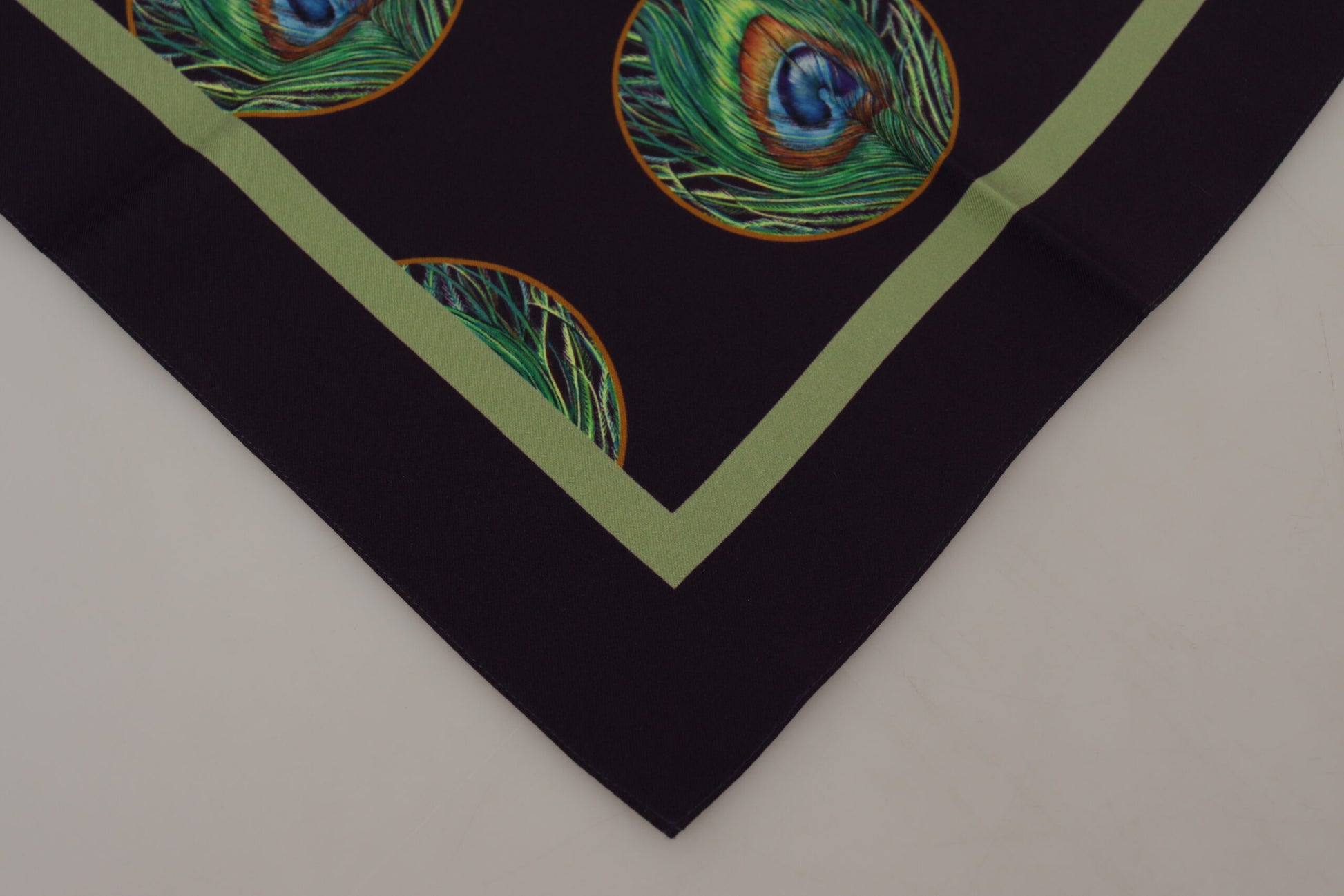 Écharpe foulard carrée Dolce & Gabbana noire imprimé paon DG