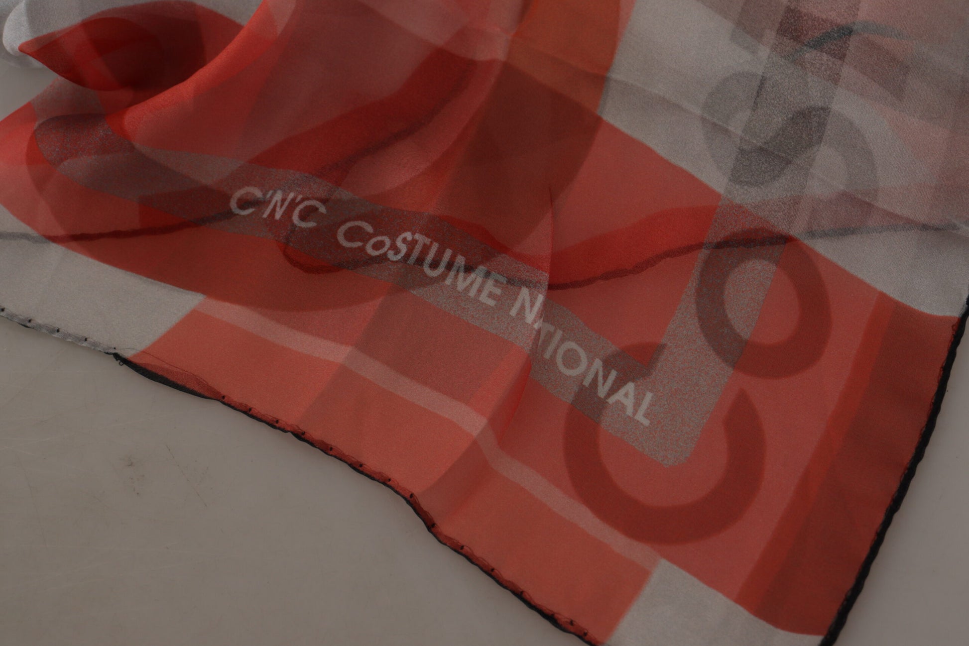Écharpe/Foulard/Châle Costume National gris et rouge