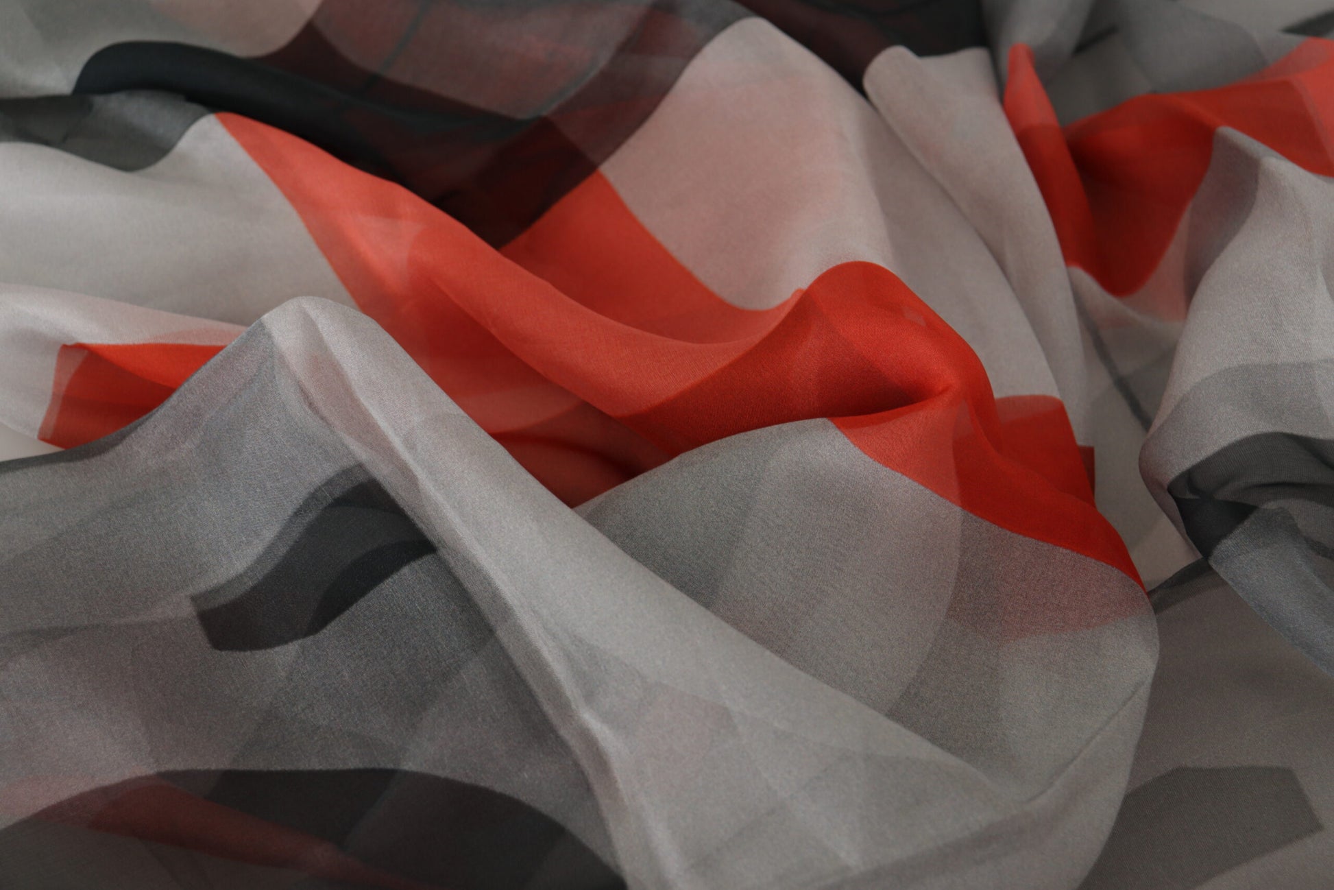 Écharpe/Foulard/Châle Costume National gris et rouge