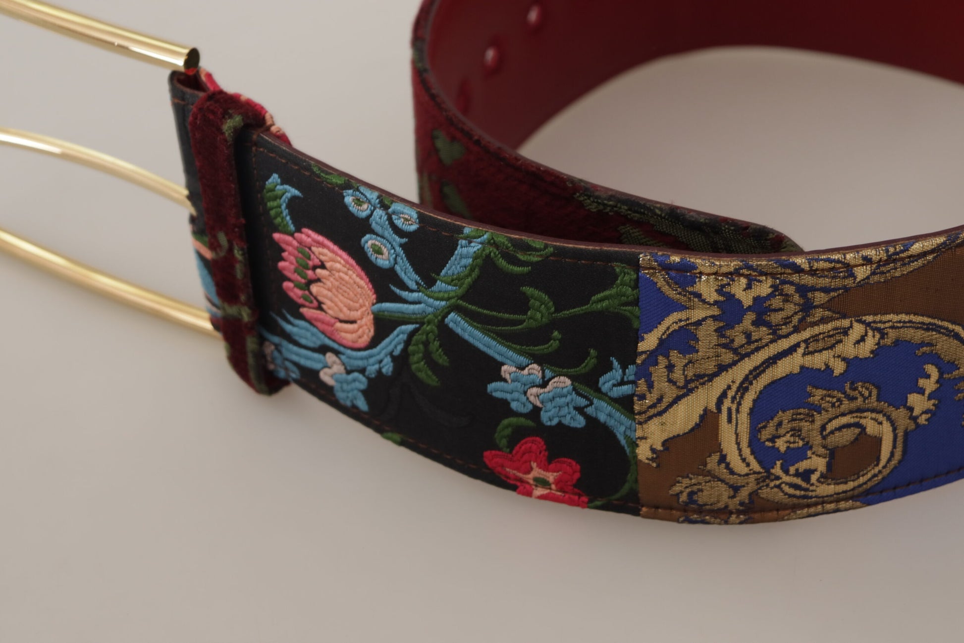 Ceinture Dolce & Gabbana en cuir rouge brodé avec boucle en métal doré et logo