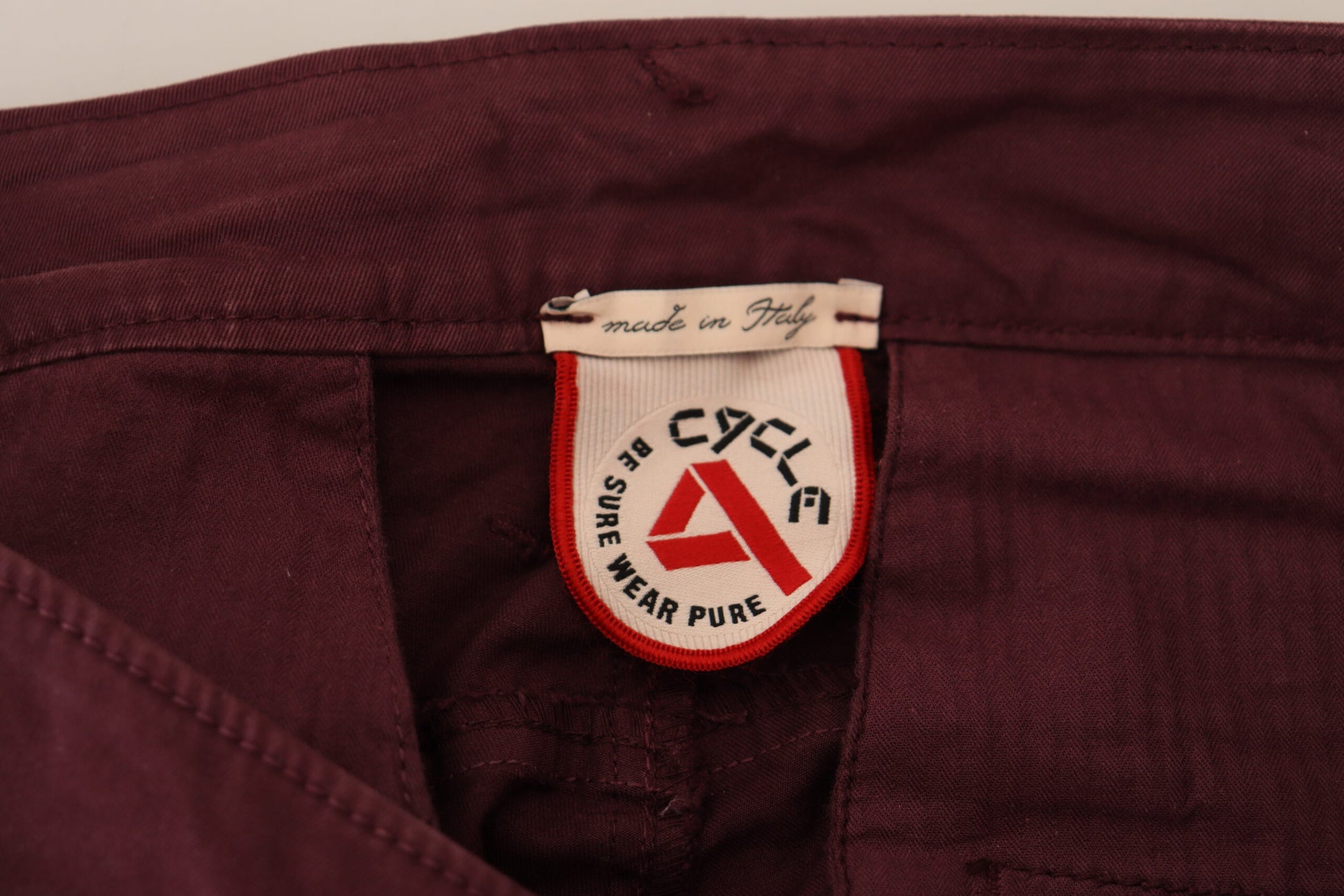 CYCLE Kastanienbraune, enganliegende, lässige Herrenhose aus Baumwollstretch