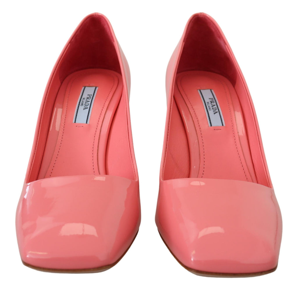 Escarpins Prada classiques en cuir verni rose à talons carrés