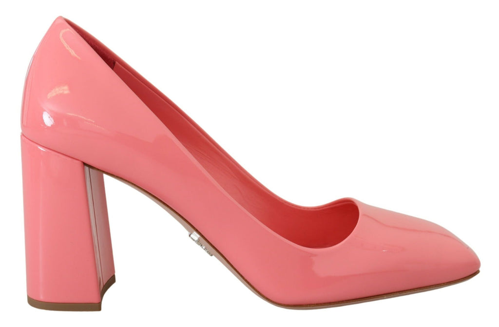 Escarpins Prada classiques en cuir verni rose à talons carrés