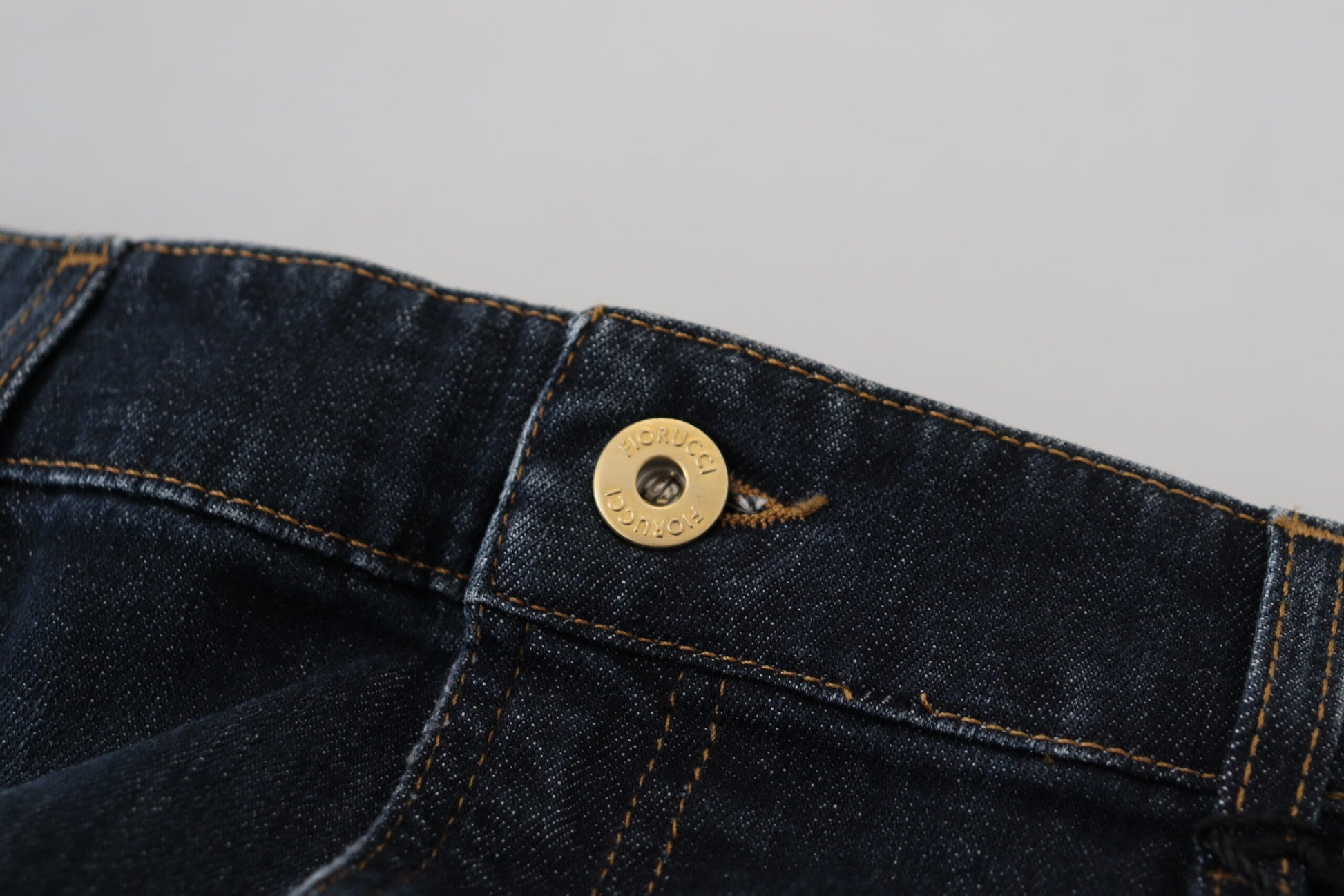 Fiorucci – Dunkelblauer, verwaschener Jeansrock mit Bleistiftschnitt und mittlerer Taille