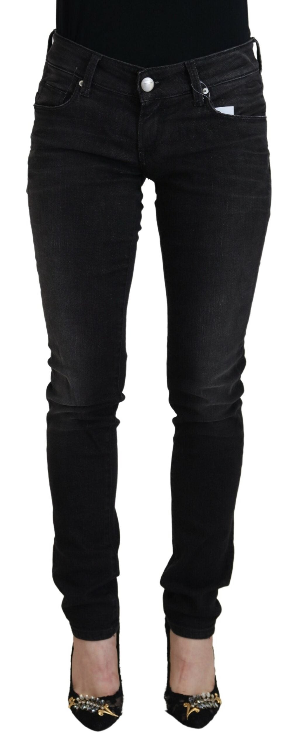 Acht Schwarze, schmal geschnittene Damen-Jeans aus Baumwolle mit niedriger Taille