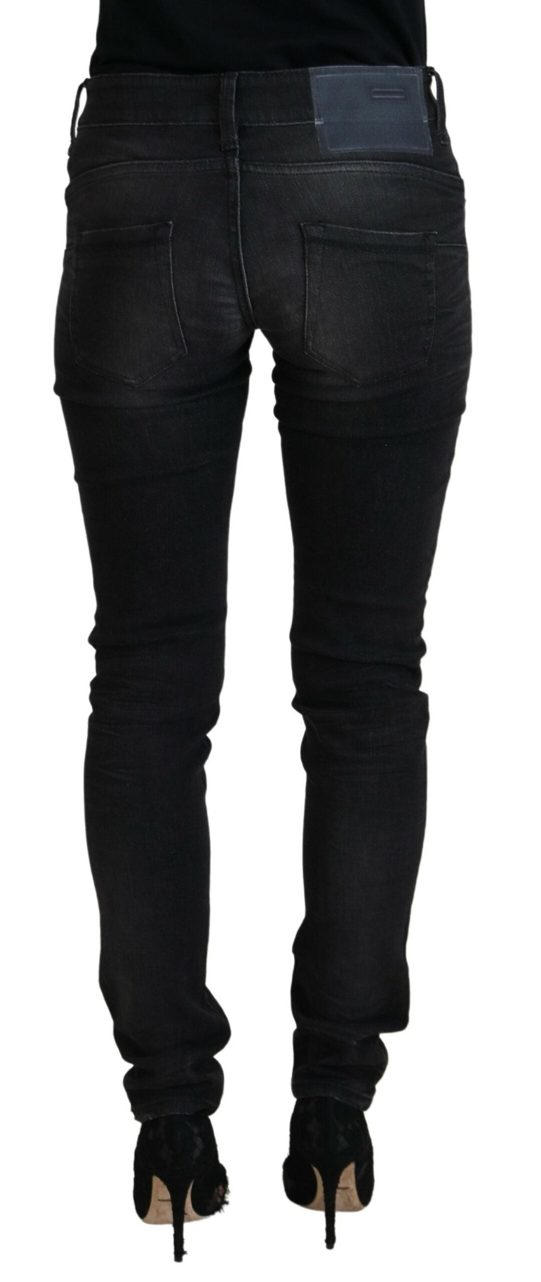 Acht Schwarze, schmal geschnittene Damen-Jeans aus Baumwolle mit niedriger Taille