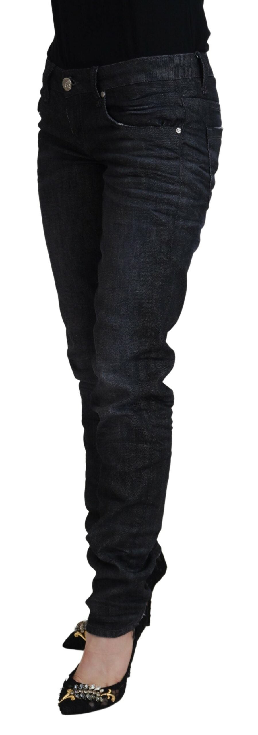Acht Schwarze, schmal geschnittene Damen-Jeans aus Baumwolle mit niedriger Taille