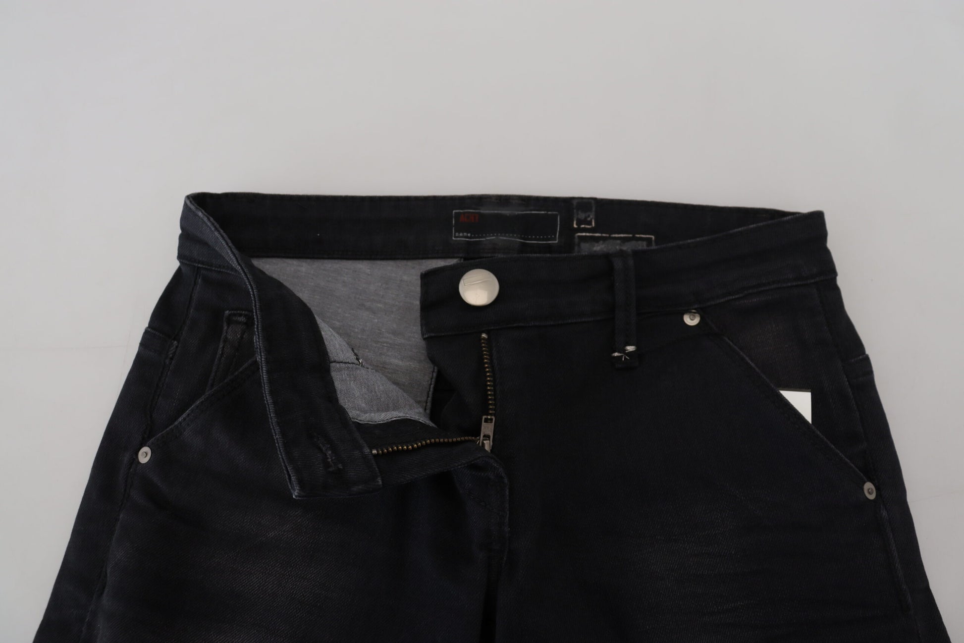 Jean skinny décontracté en denim de coton délavé noir Acht pour femme