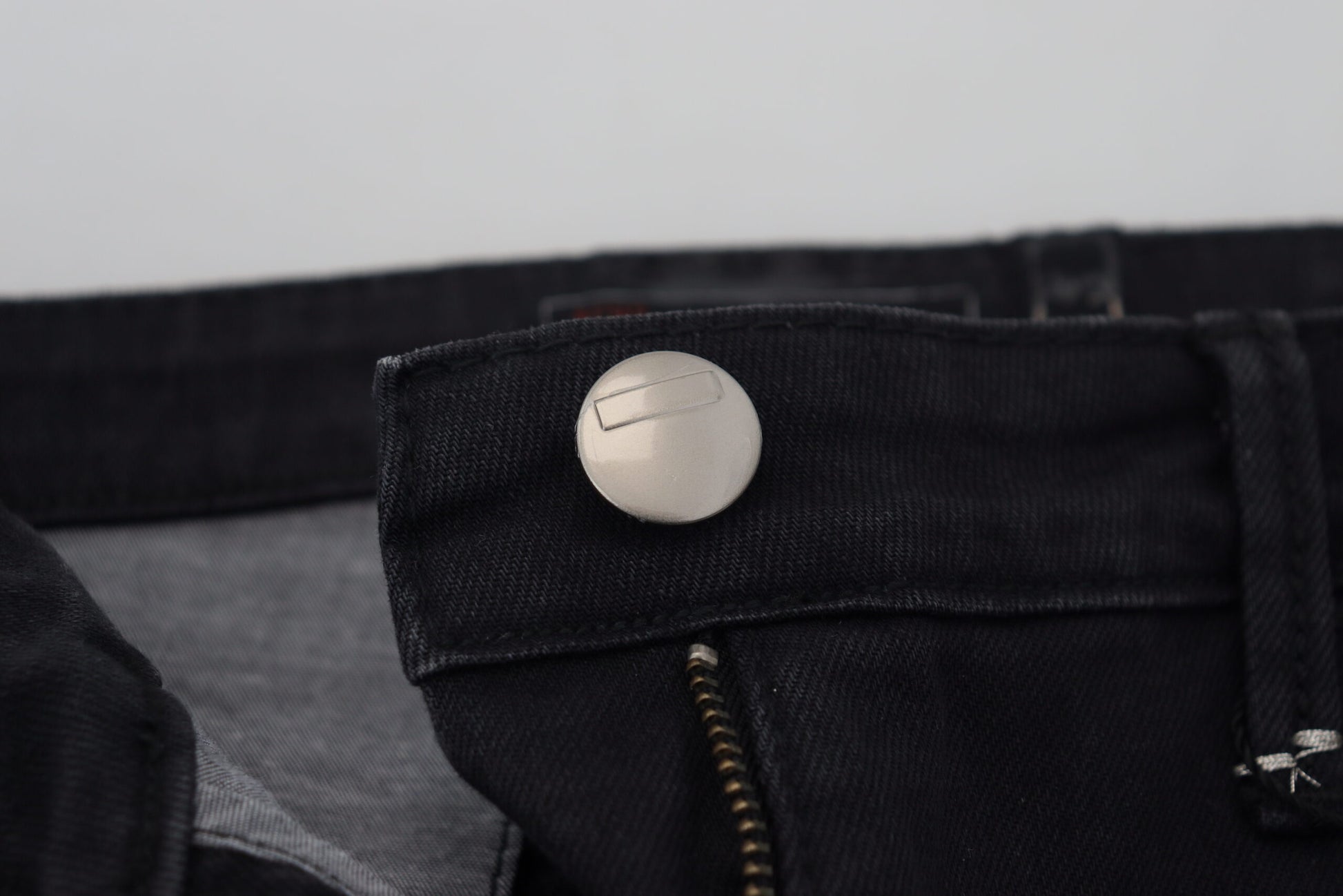 Jean skinny décontracté en denim de coton délavé noir Acht pour femme