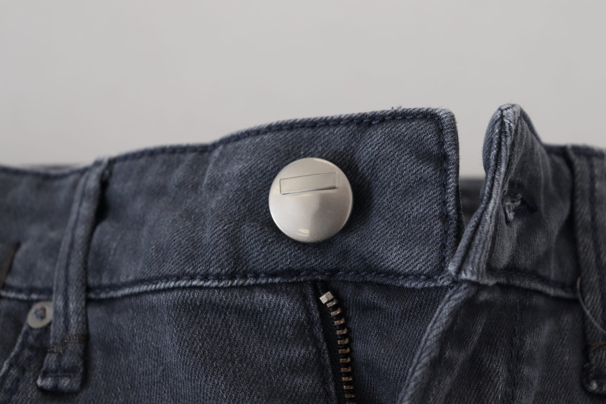 Jean slim décontracté taille basse pour femme en denim gris Acht Cotton