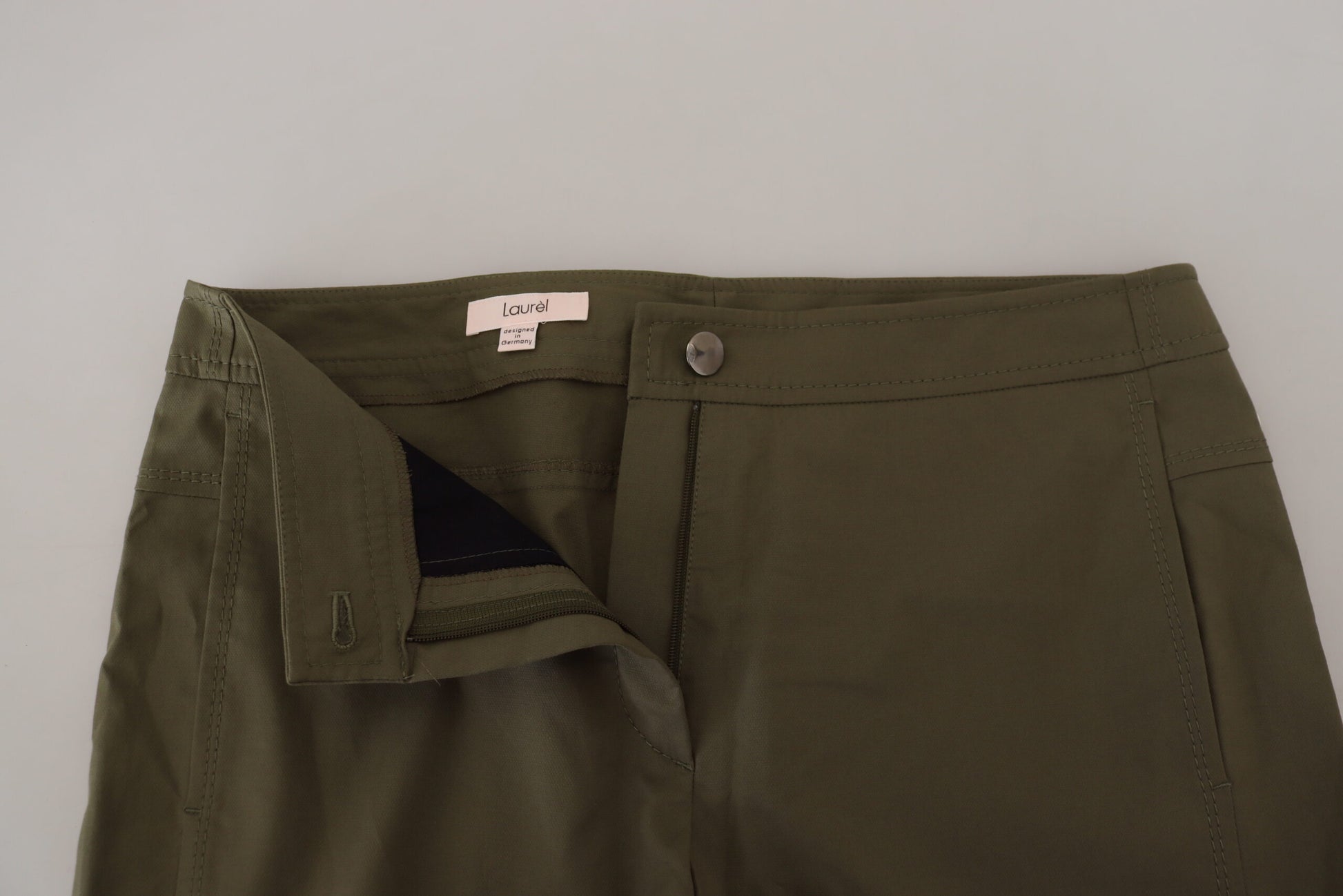 LAUREL Grüne, hoch taillierte Karottenhose aus Baumwolle für Damen