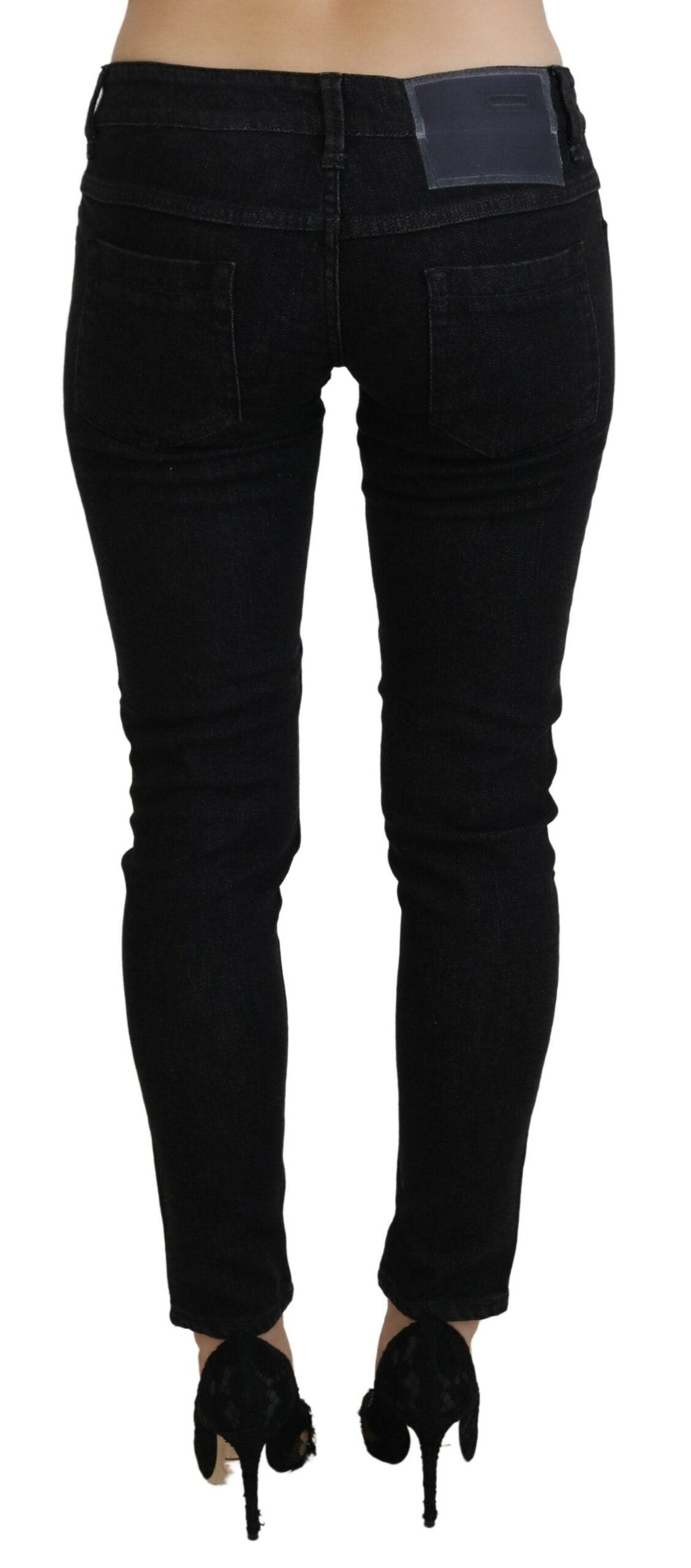 Acht – Schwarze Slim Fit-Jeans aus Baumwolldenim mit niedriger Taille