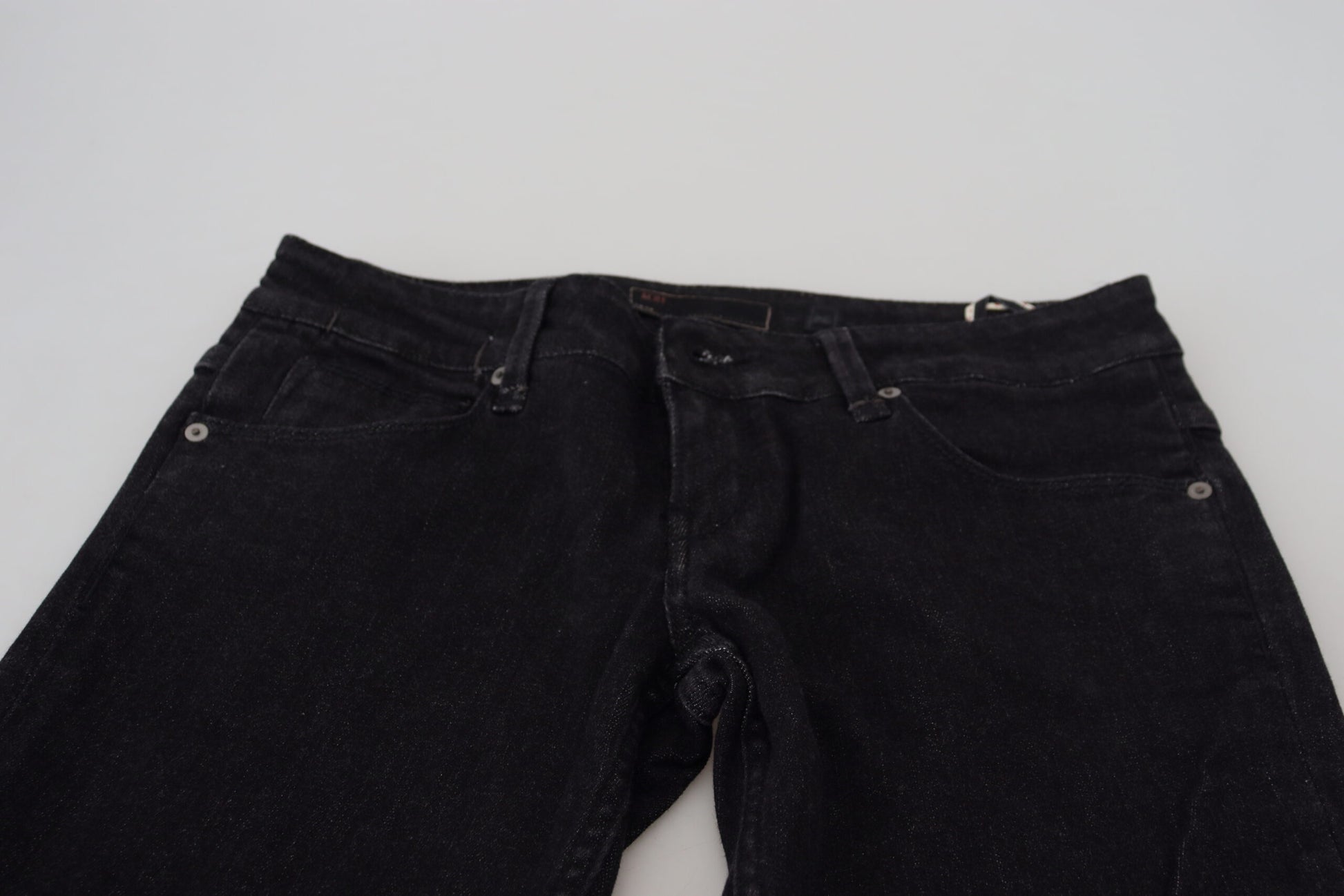 Acht – Schwarze Slim Fit-Jeans aus Baumwolldenim mit niedriger Taille