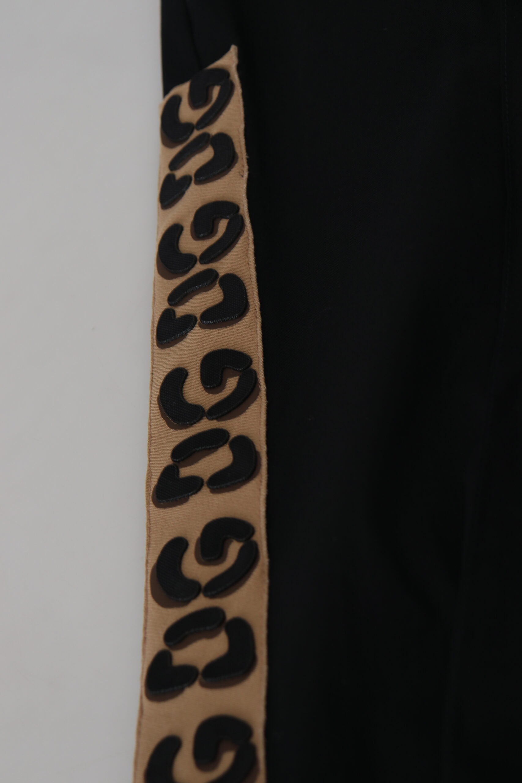 Pantalon court Dolce & Gabbana en coton noir avec taille élastique et logo DG