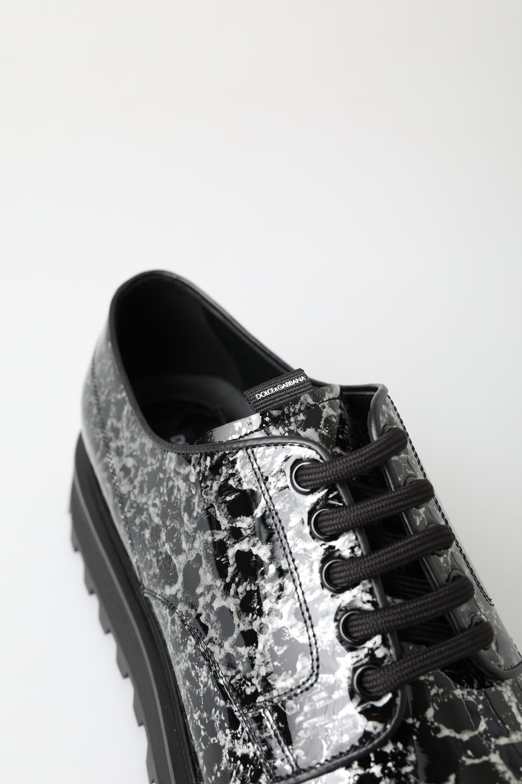 Chaussures en cuir verni Dolce & Gabbana noir et blanc Derby