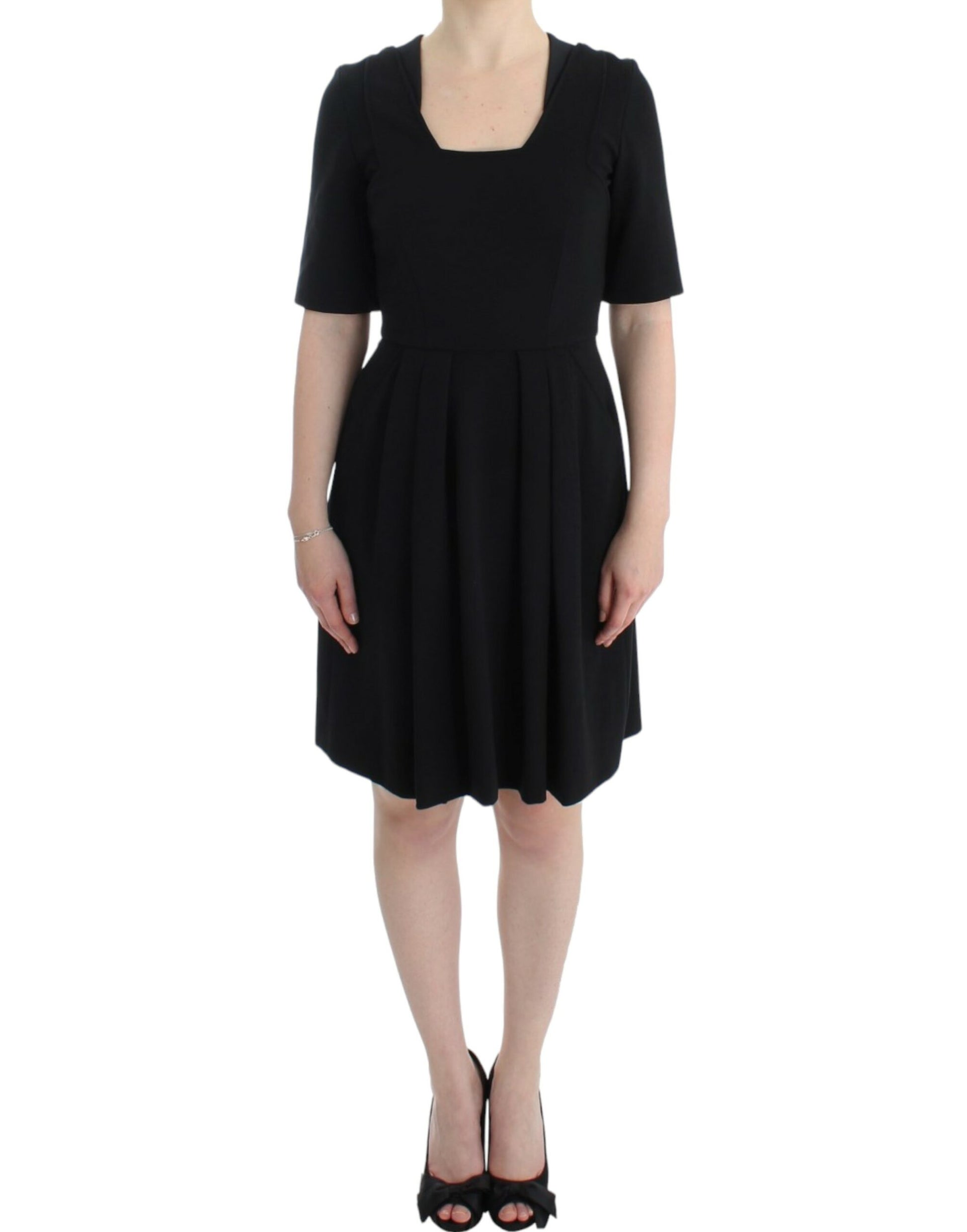 CO|TE Schwarzes kurzärmliges Venuskleid