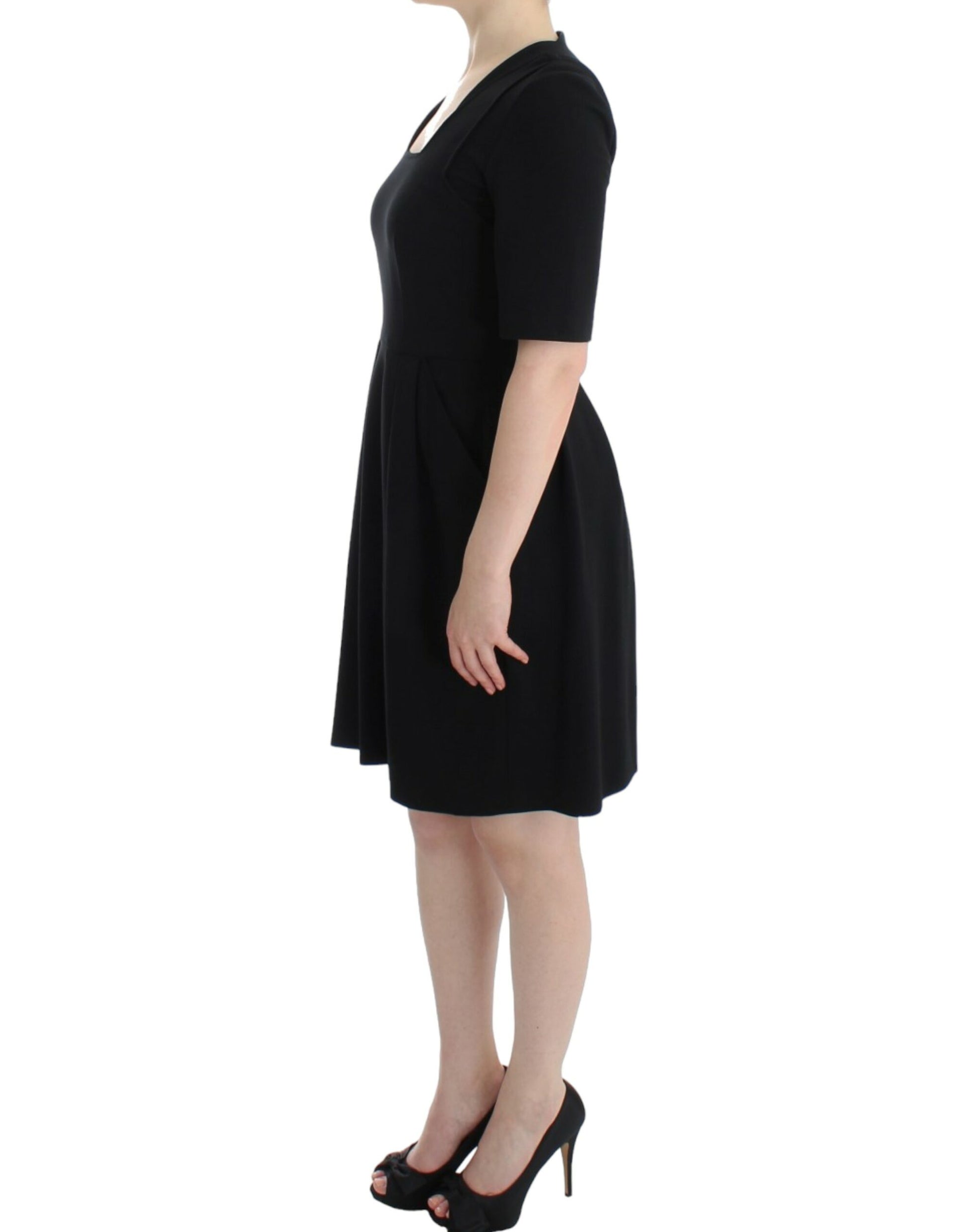 CO|TE Schwarzes kurzärmliges Venuskleid