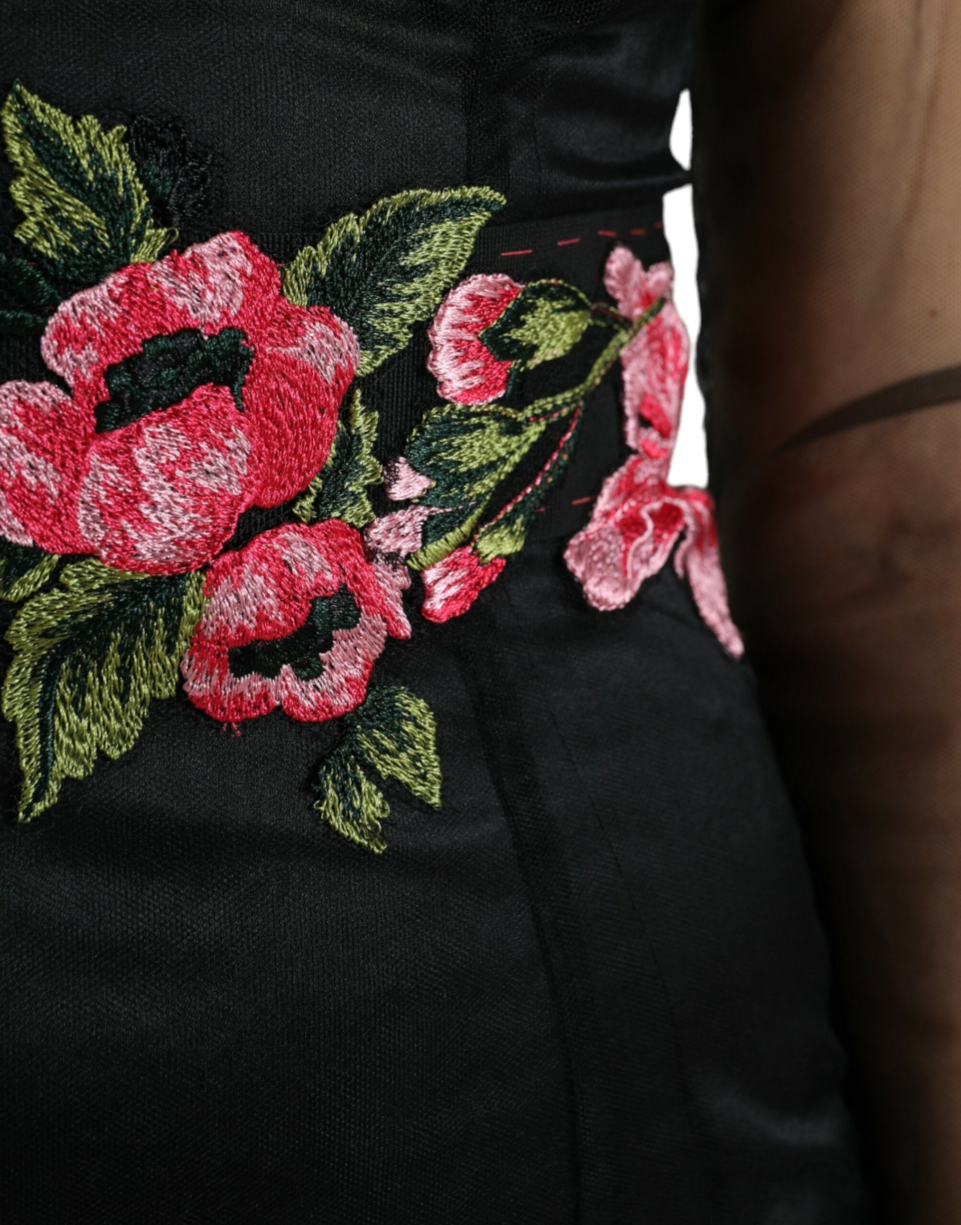 Robe de soirée Dolce & Gabbana en tulle brodé de fleurs noires