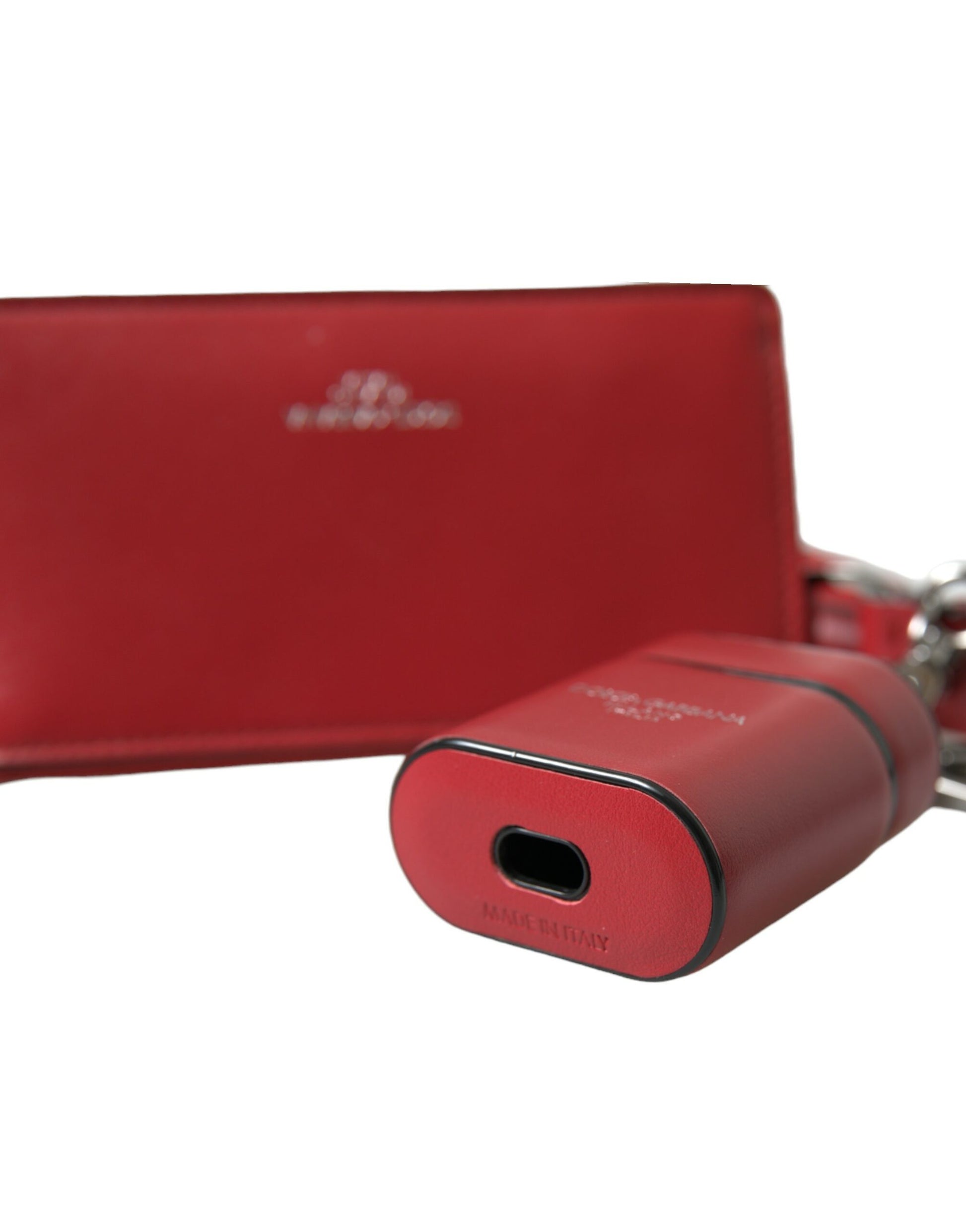 Dolce & Gabbana Étui AirPods en cuir rouge avec logo en métal argenté