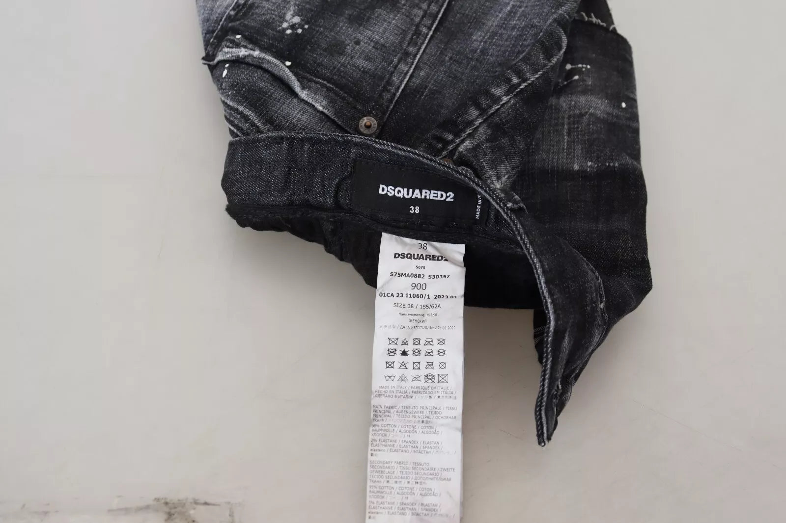 Mini-jupe en jean trapèze taille haute à carreaux noirs Dsquared²