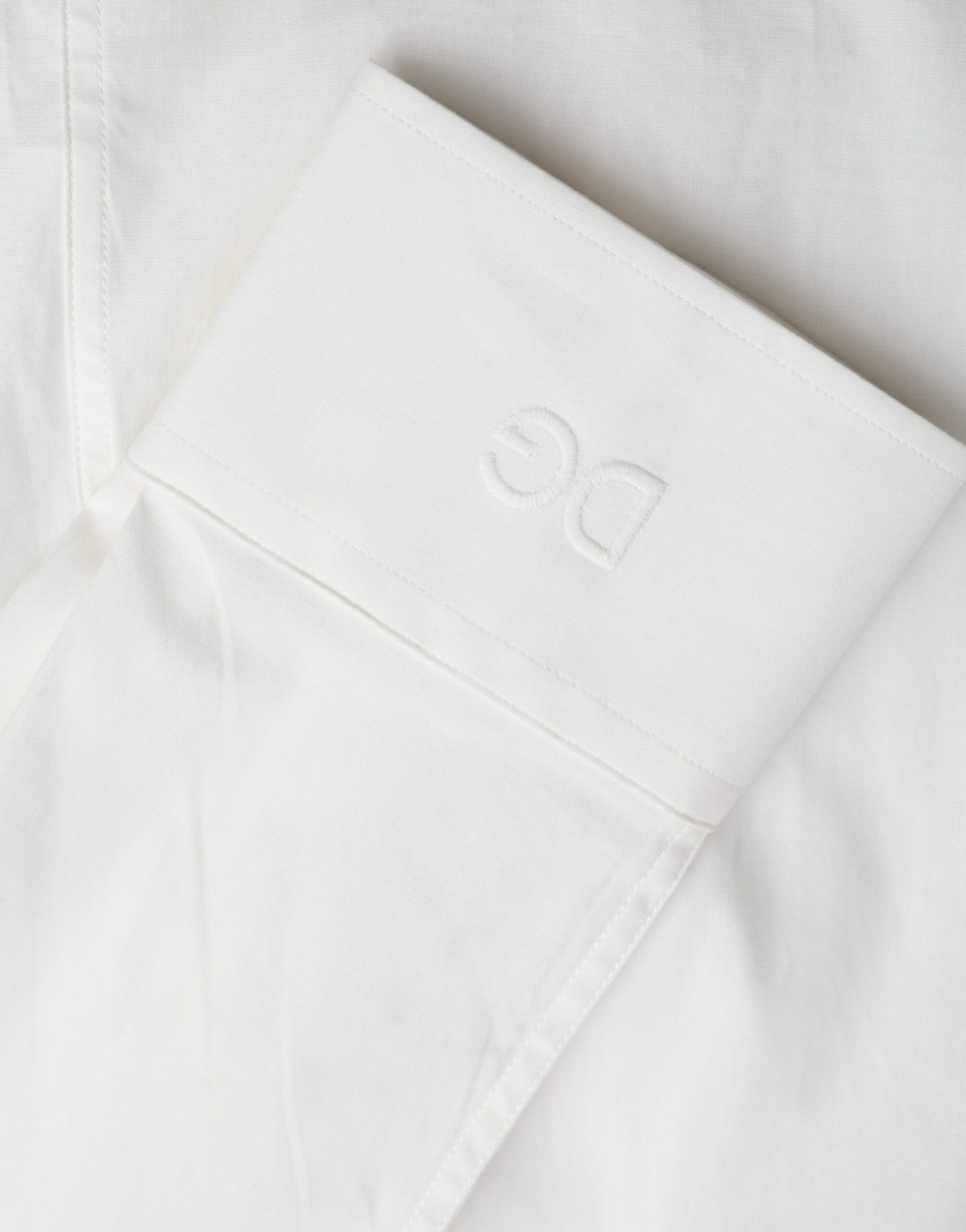Dolce & Gabbana Robe en coton blanc Coupe ajustée Chemise DORÉE