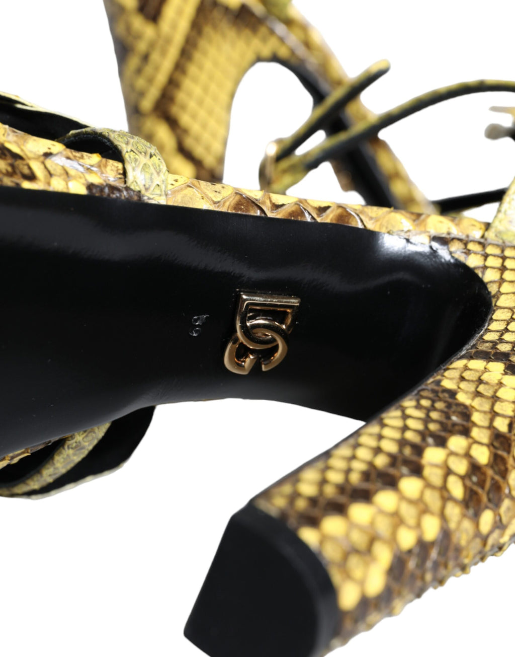 Chaussures à talons Dolce & Gabbana en cuir exotique jaune avec bride à la cheville