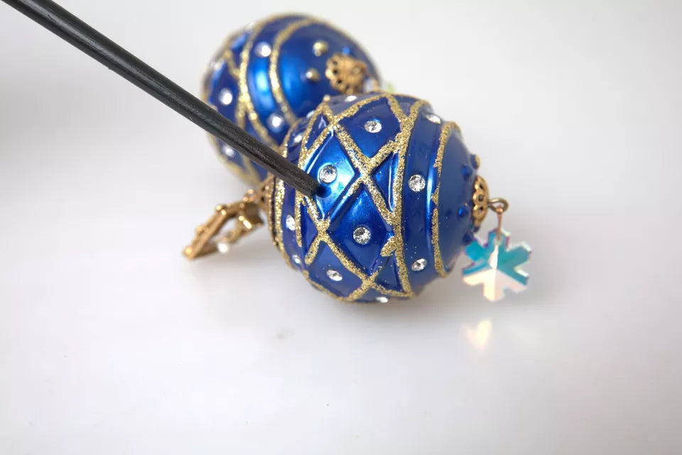Dolce &amp; Gabbana – Ohrclips mit Weihnachtskugeln und blauem Kristall in Messing