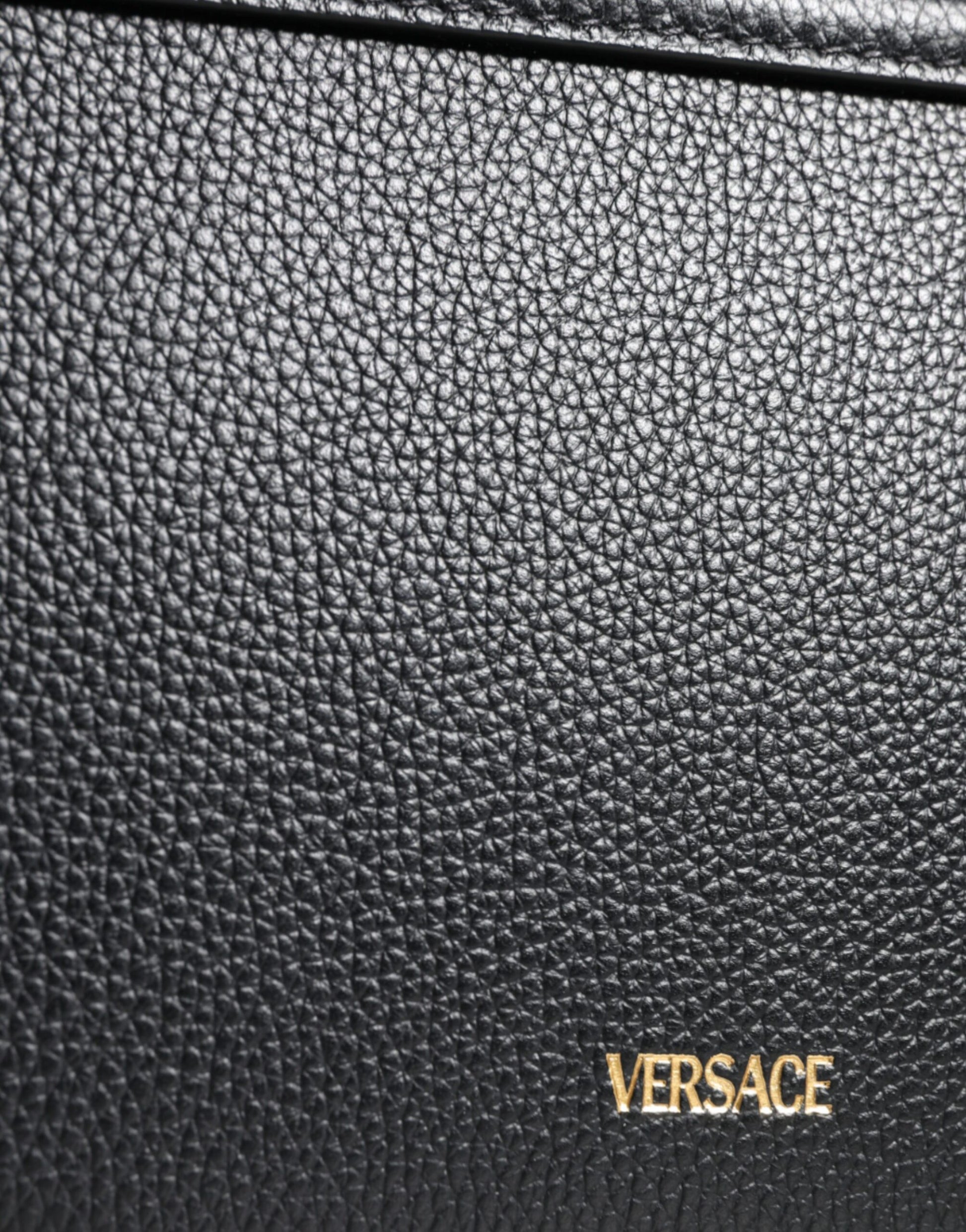 Versace – Umhängetasche aus genarbtem Kalbsleder mit Logo in Schwarz