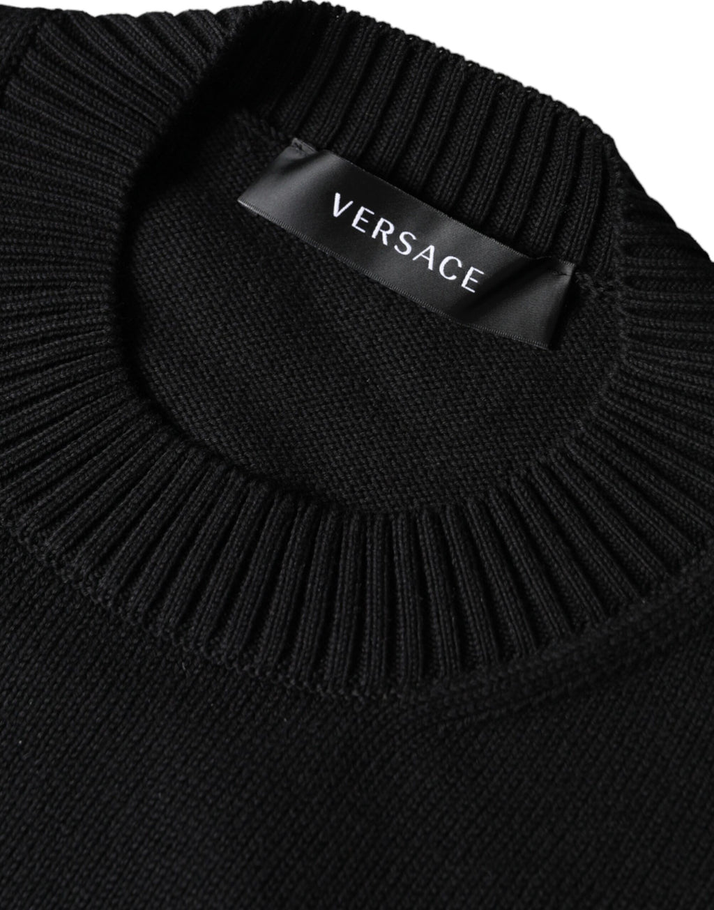 Versace – Schwarzer Pullover mit Rundhalsausschnitt und Medusa-Stickerei