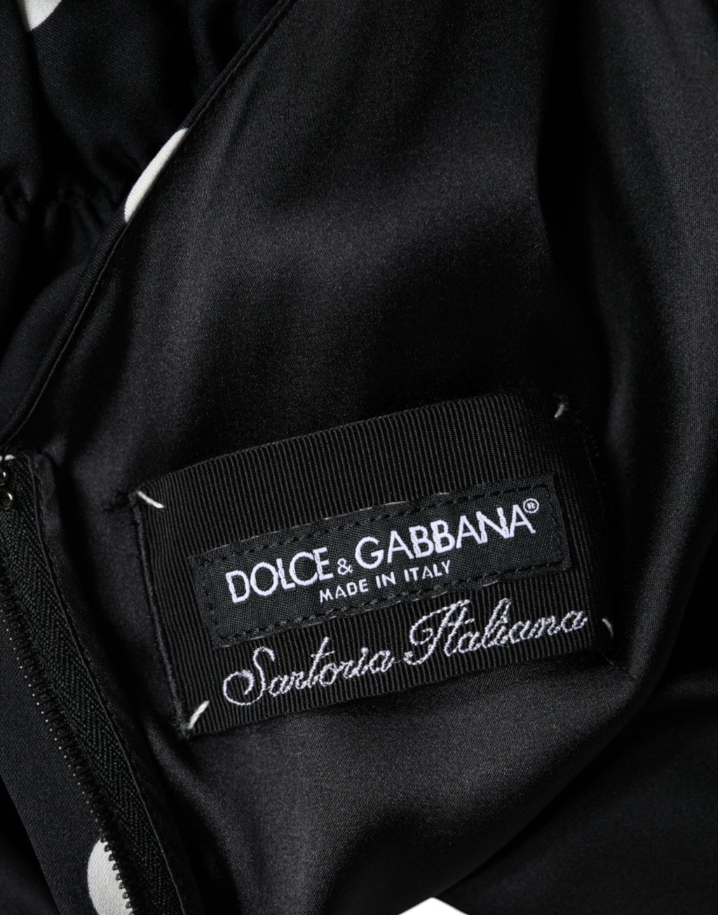 Robe midi Dolce & Gabbana noire en soie à pois, col en V et pampilles