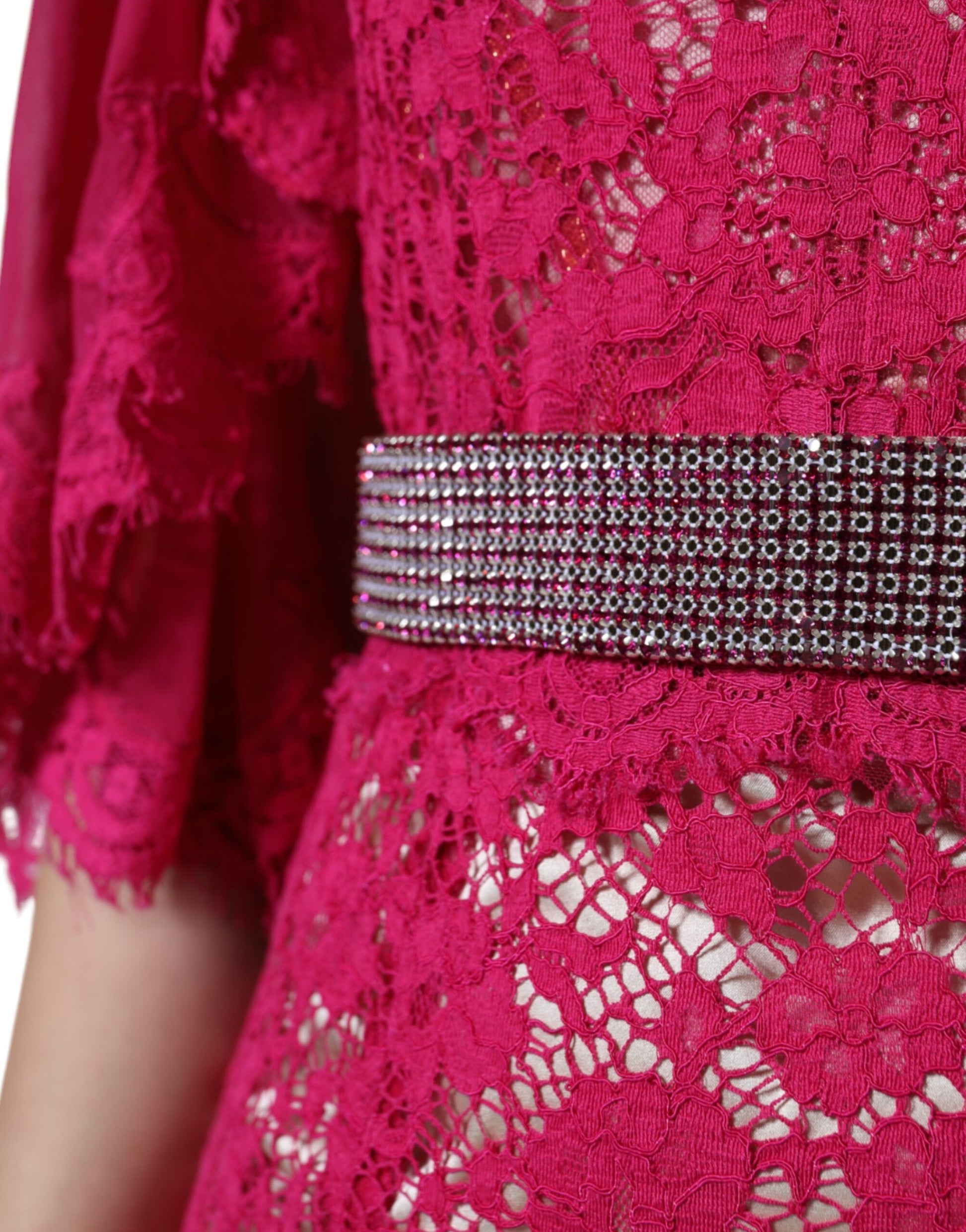 Robe longue fourreau en dentelle rose ornée de cristaux Dolce & Gabbana