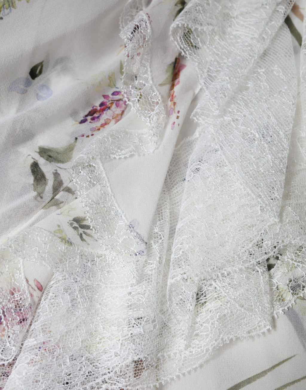 Robe longue Ermanno Scervino blanche à volants floraux en dentelle et manches longues