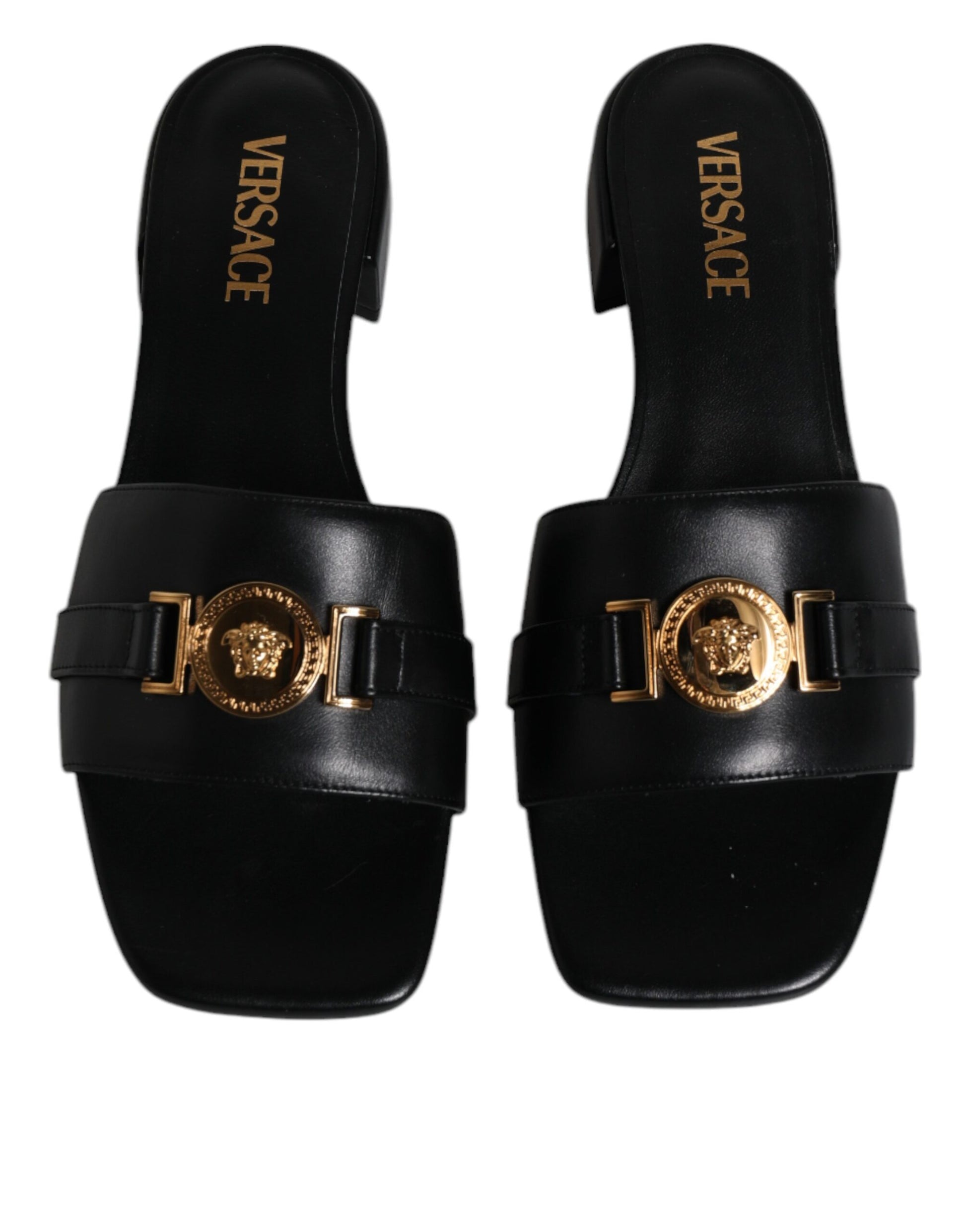 Versace – Schwarze Slipper aus Leder mit Logo-Schild