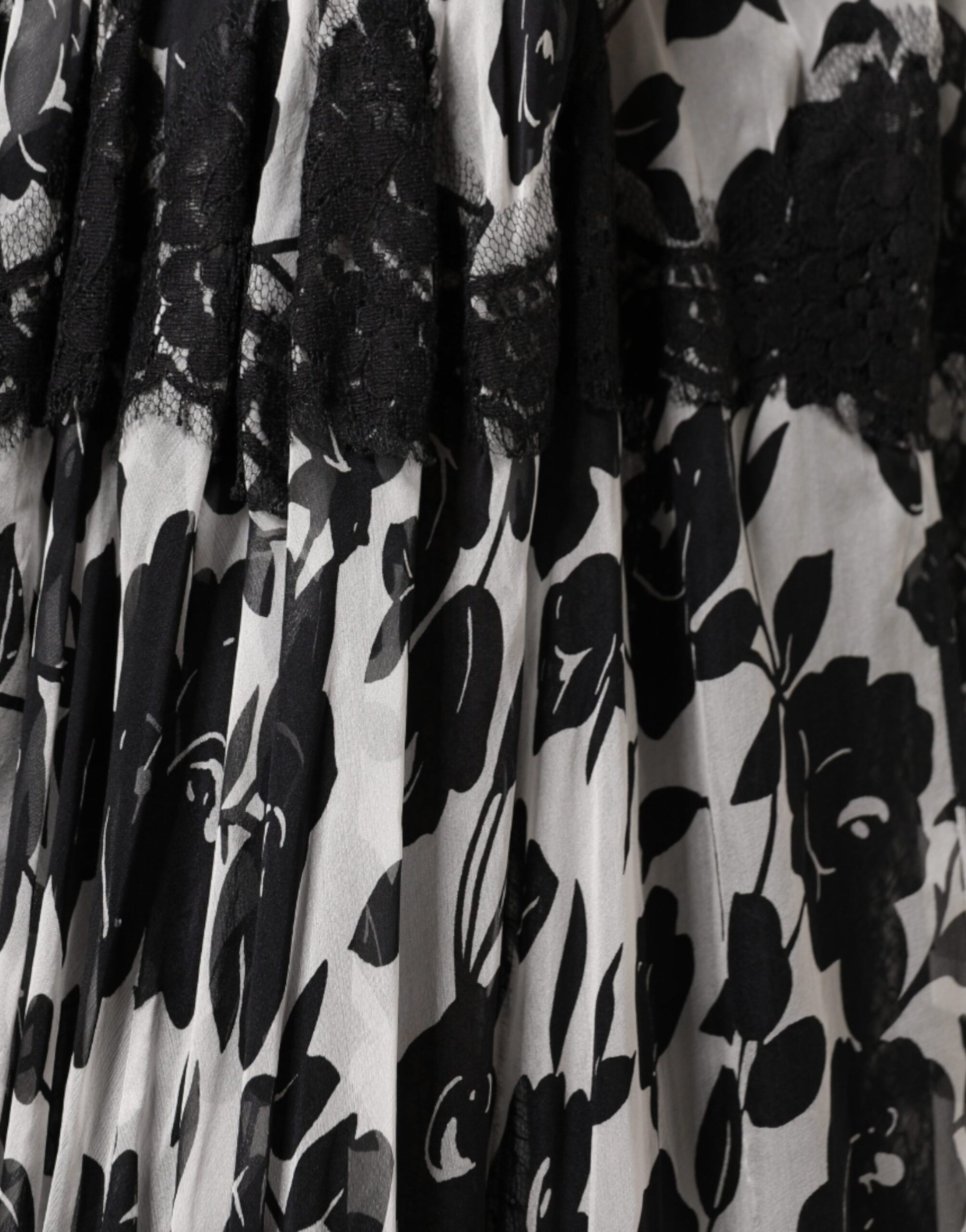 Robe longue Dolce & Gabbana en soie noire avec dentelle florale Ricamo
