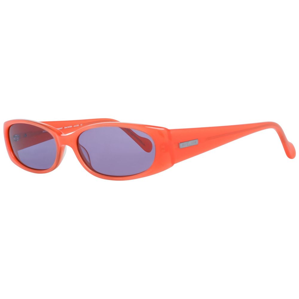 Des lunettes de soleil en plastique orange en pagaille