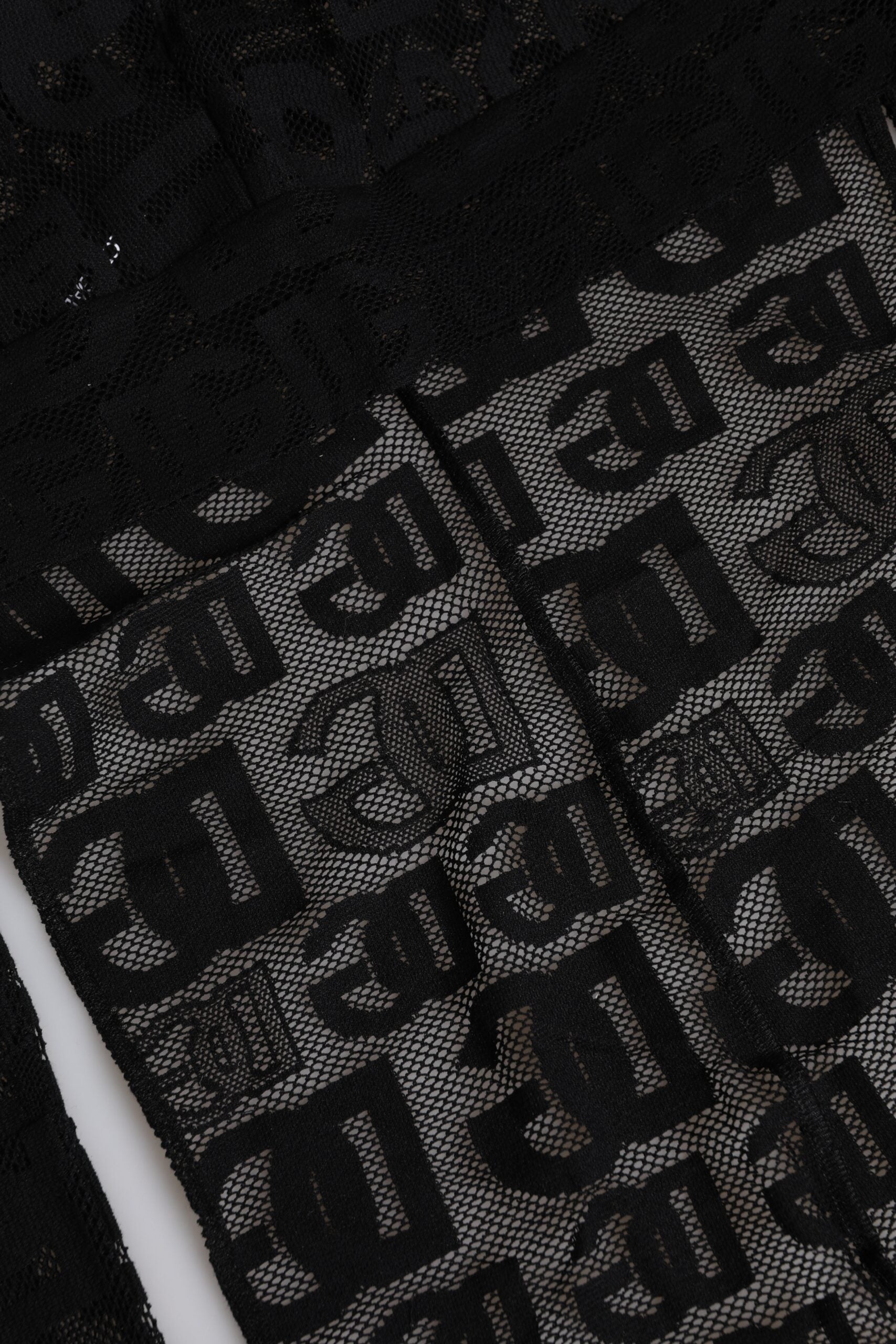 Chapeau Dolce & Gabbana en maille filet noire avec logo et couvre-tête intégral