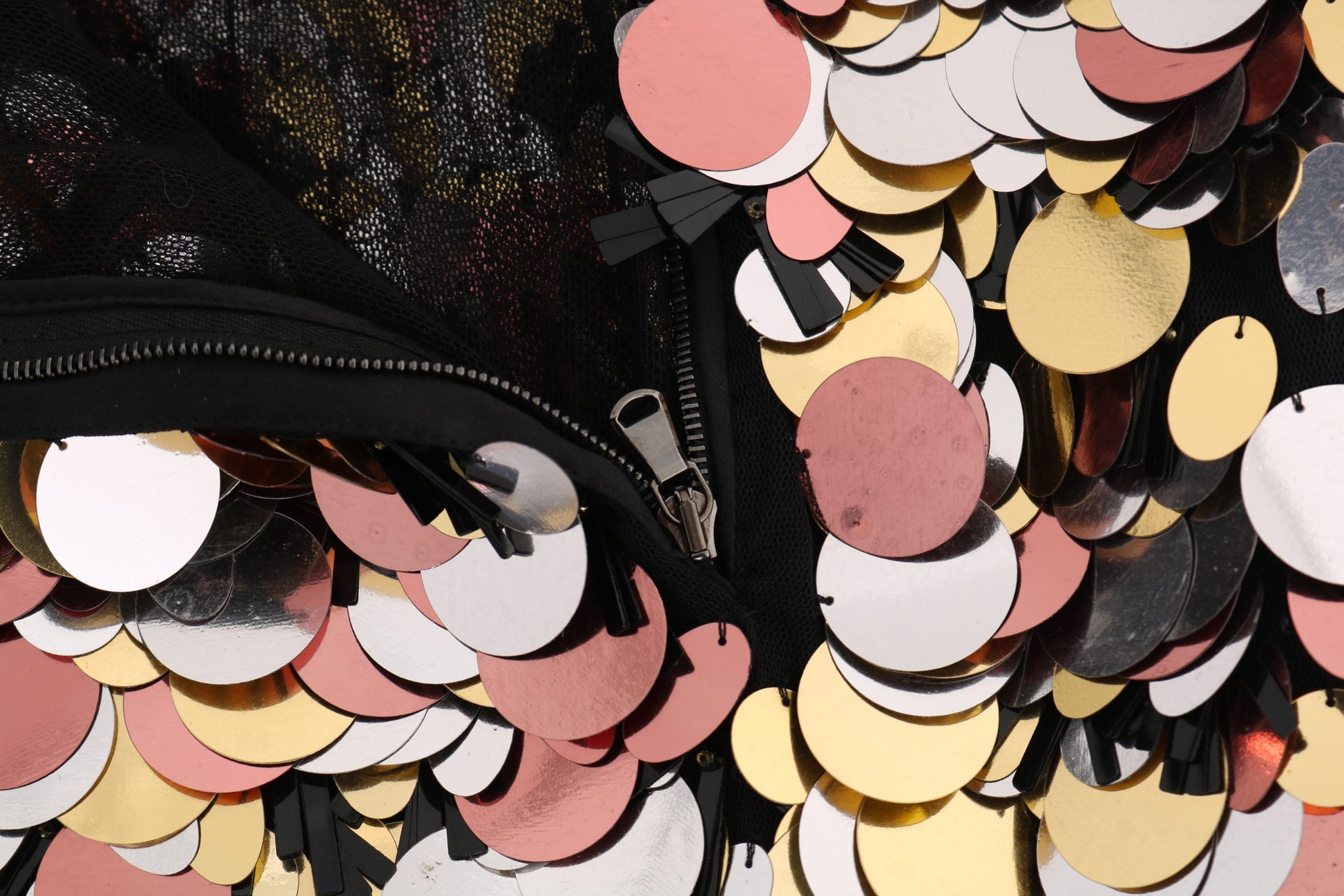 Jupe Dolce & Gabbana taille haute à basque à sequins dorés
