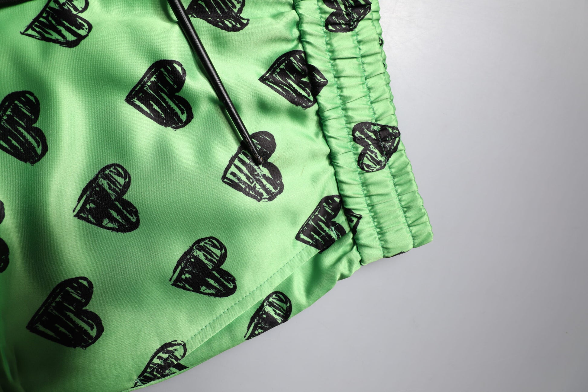Shorts bermudas cargo Dolce & Gabbana imprimé cœurs verts pour homme