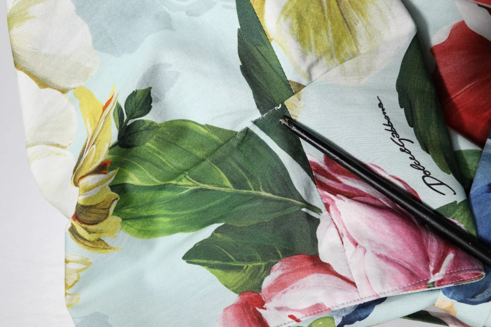 Robe Dolce & Gabbana en coton à fleurs vertes, manches courtes et col en V