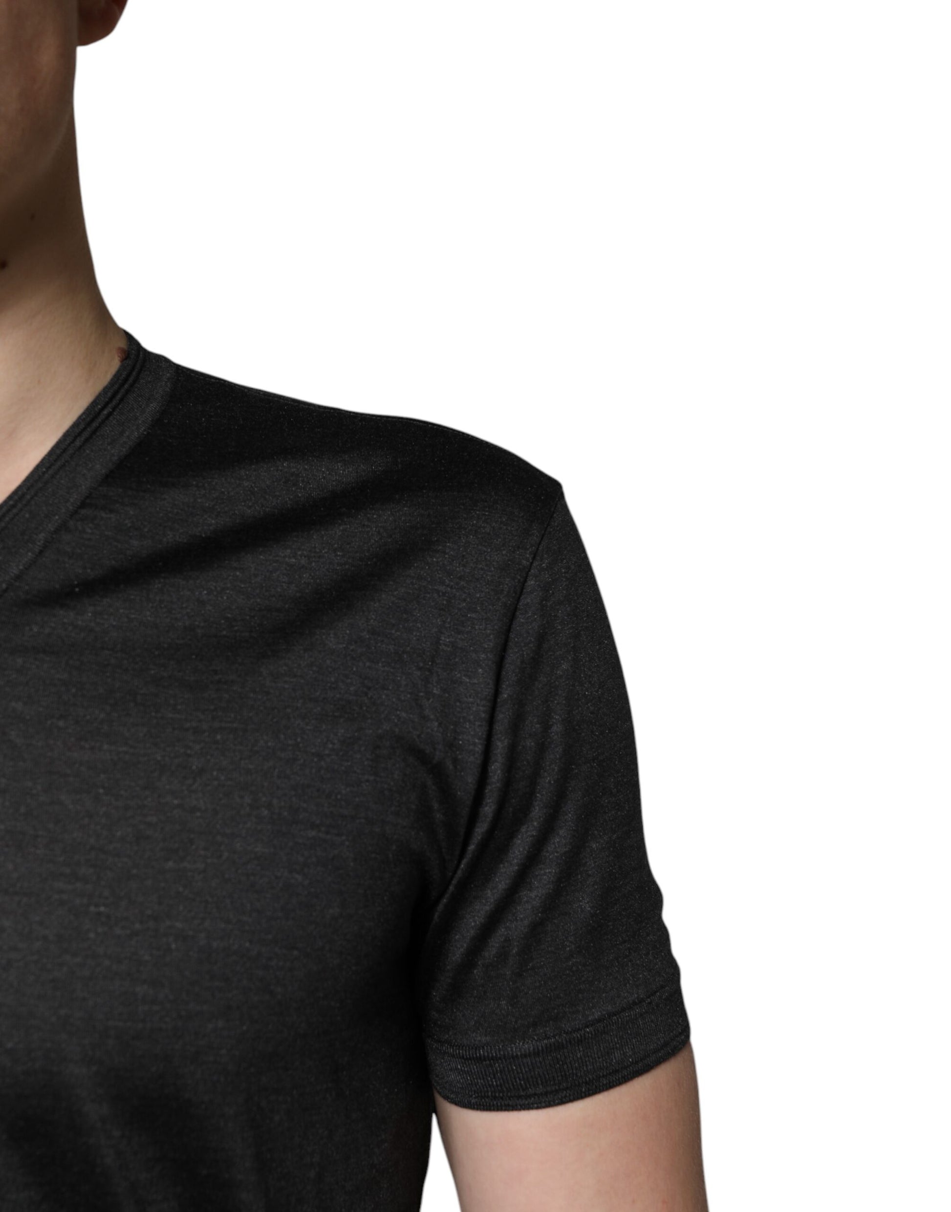 T-shirt Dolce & Gabbana gris foncé en soie à col en V et manches courtes