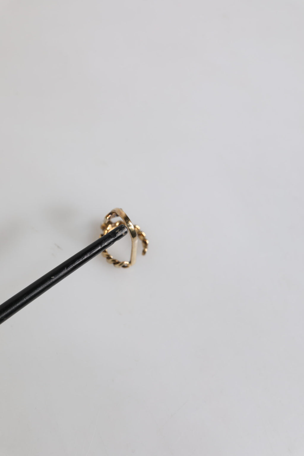 Dolce &amp; Gabbana – Verstellbarer Ring in Gold mit eingraviertem Logo und klaren Kristallen