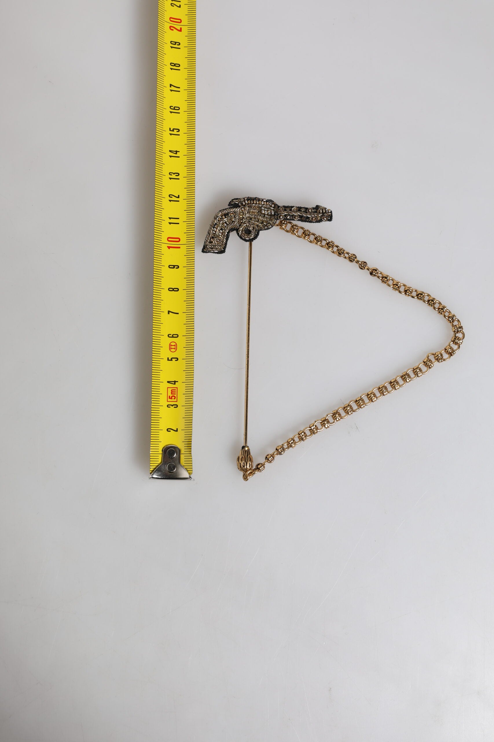 Dolce & Gabbana Broche de revers revolver en laiton, cuivre et or noir
