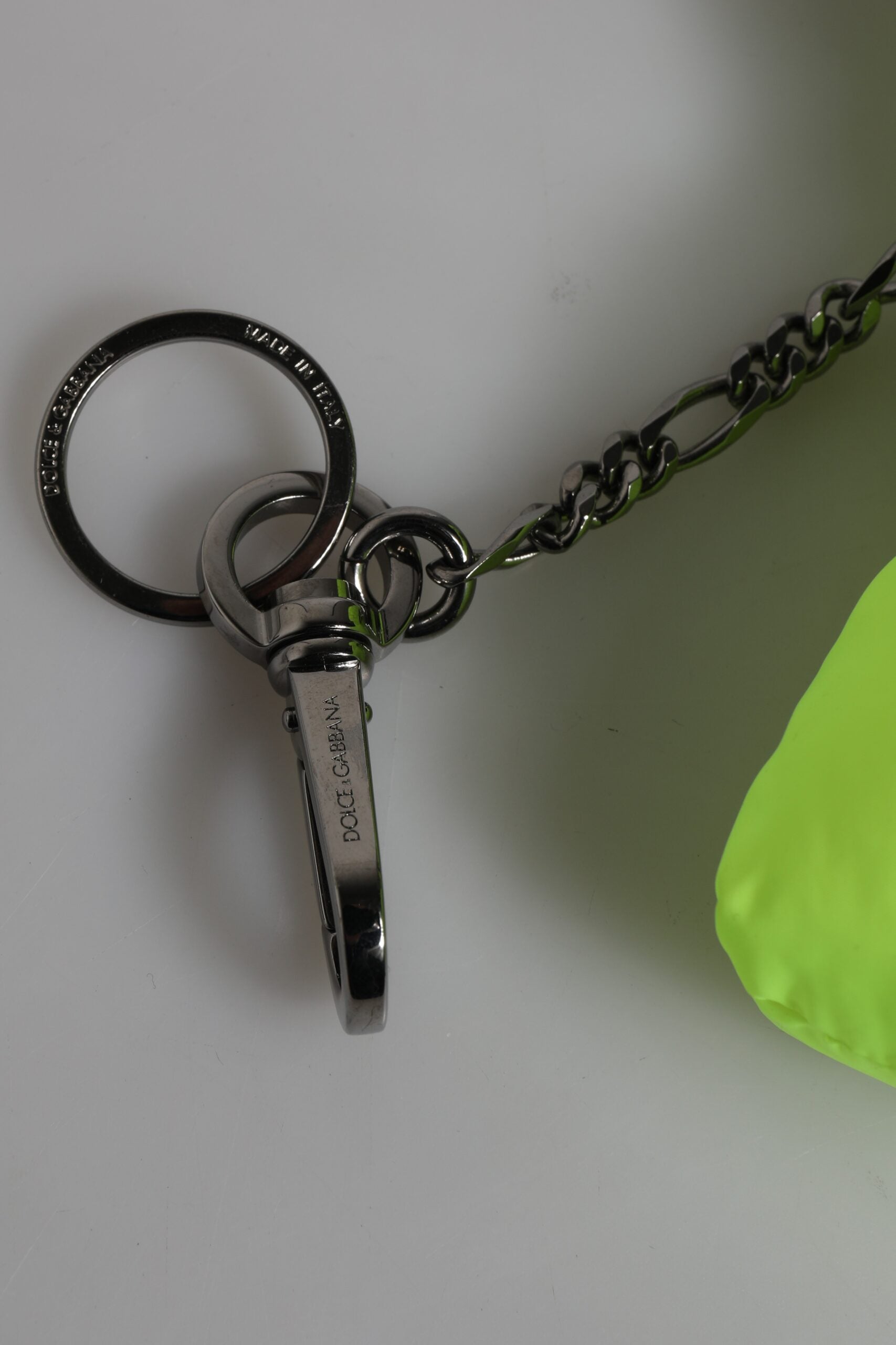 Porte-clés Dolce & Gabbana vert avec logo brodé ourson et fermoir mousqueton