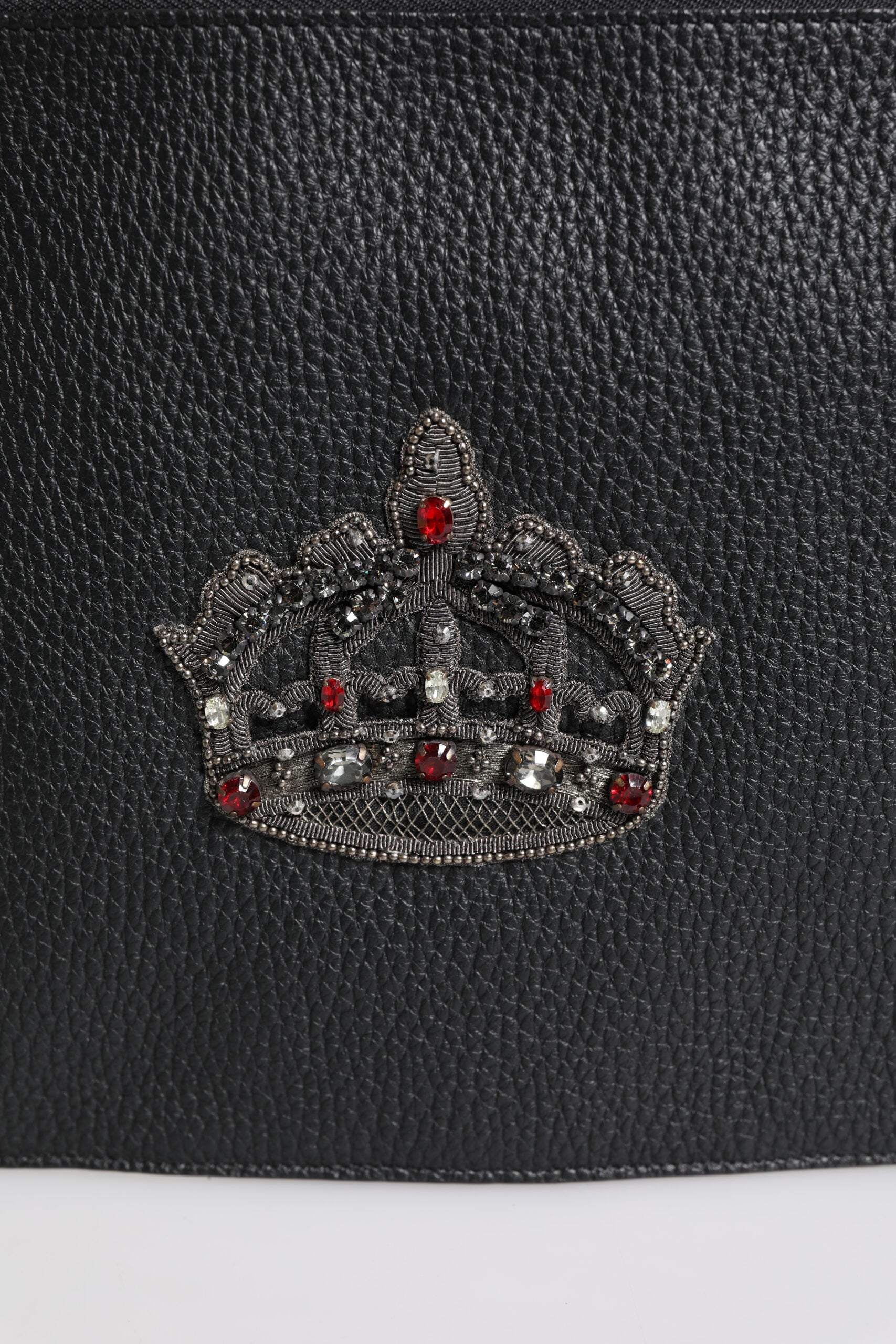 Dolce &amp; Gabbana – Clutch aus schwarzem Kalbsleder mit Kronenverzierung