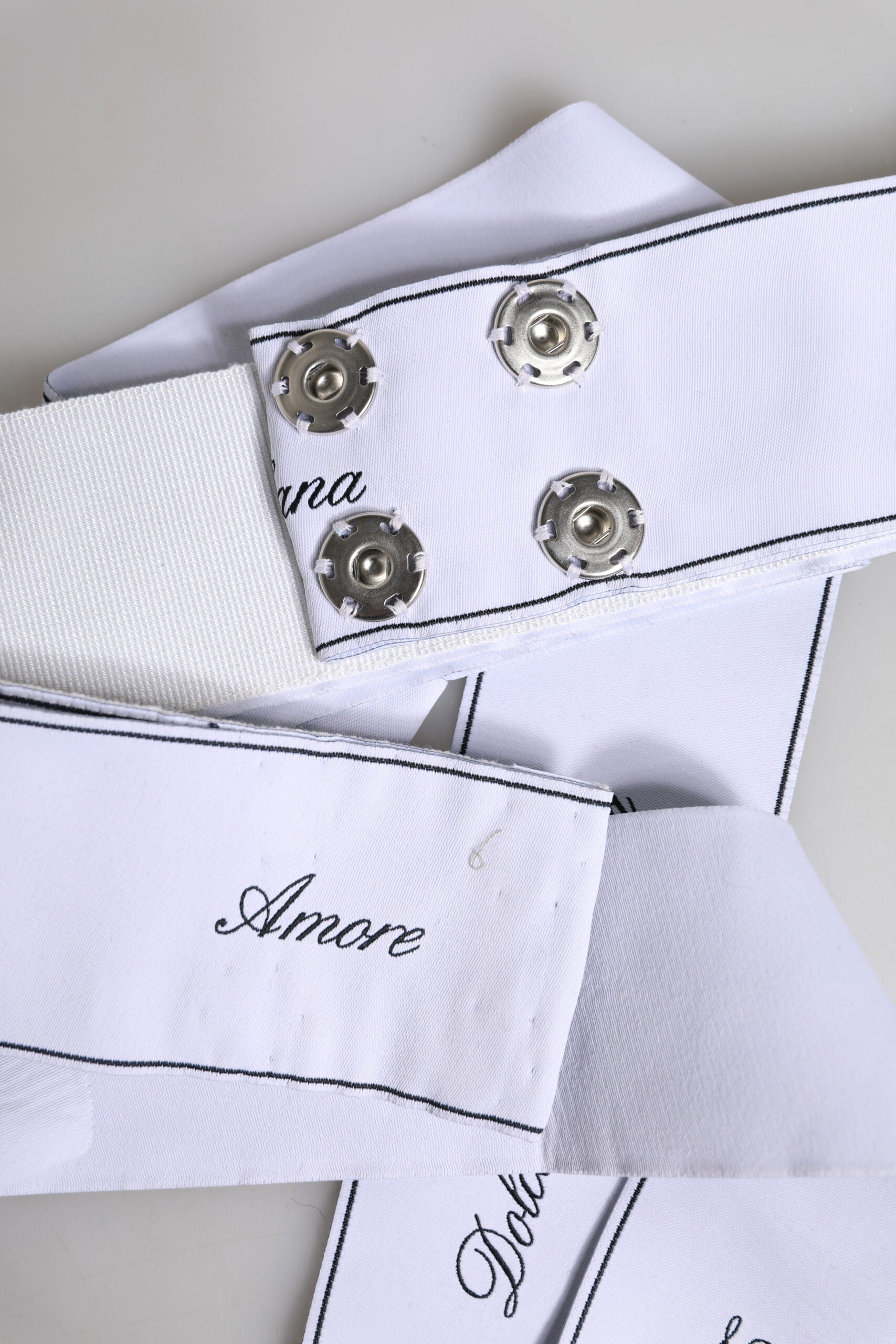 Ceinture Dolce & Gabbana Blanche avec Ruban à la Taille, Grand Nœud et Logo
