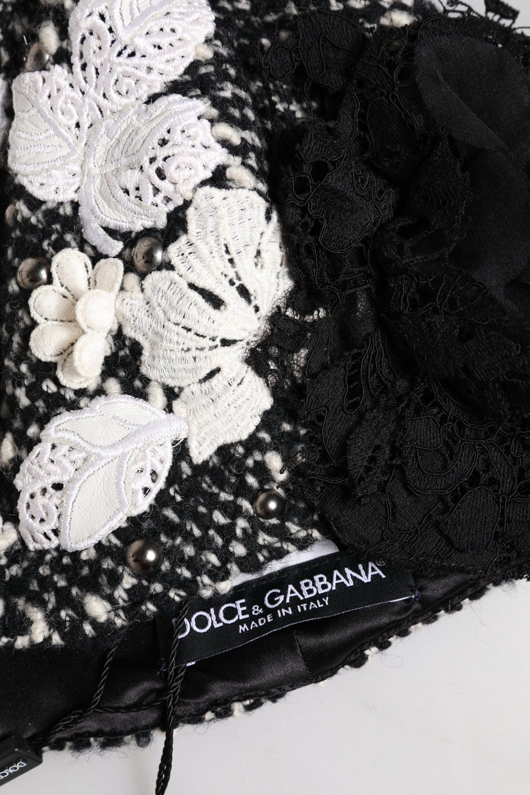 Chapeau Cloche Dolce & Gabbana en Laine Noire Orné de Fleurs Blanches