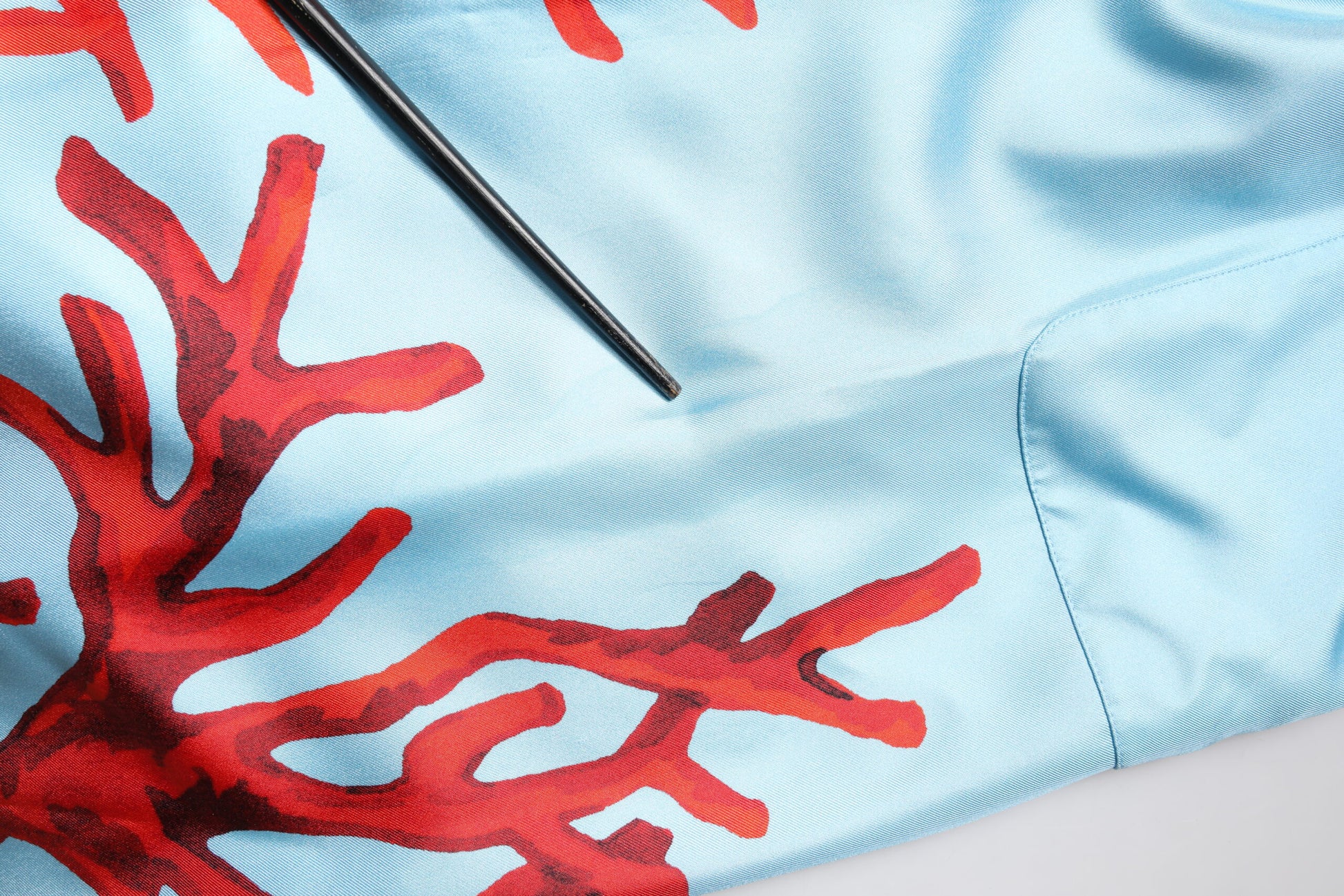 Dolce & Gabbana Manteau Robe Courte à Imprimé Corail Rouge et Bleu