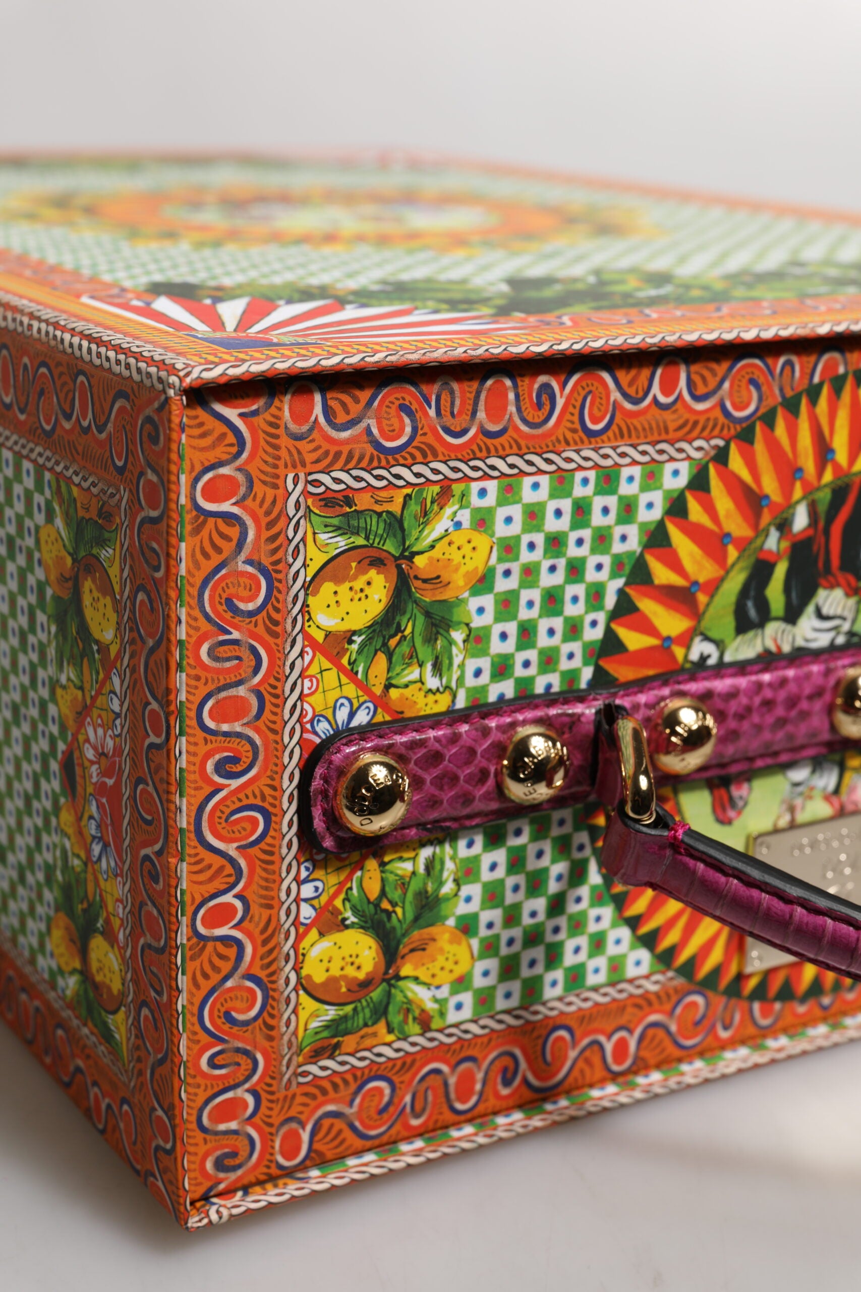 Dolce & Gabbana Robe Noire Céramique Porcelaine Mode Cuir Sicile Poupées